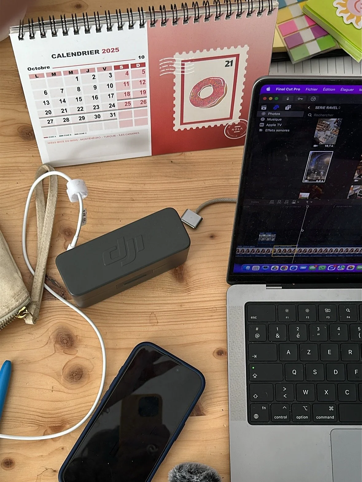 Octobre en quelques secondes 🎞️

Est-ce qu&rsquo;on peut dire que j&rsquo;ai fait (enfin) mon come back sur Instagram ? Je crois bien que oui messieurs dames 😌

Entre mes Google Meet, les Point &Eacute;dito &amp; des sessions de cr&eacute;ation de 