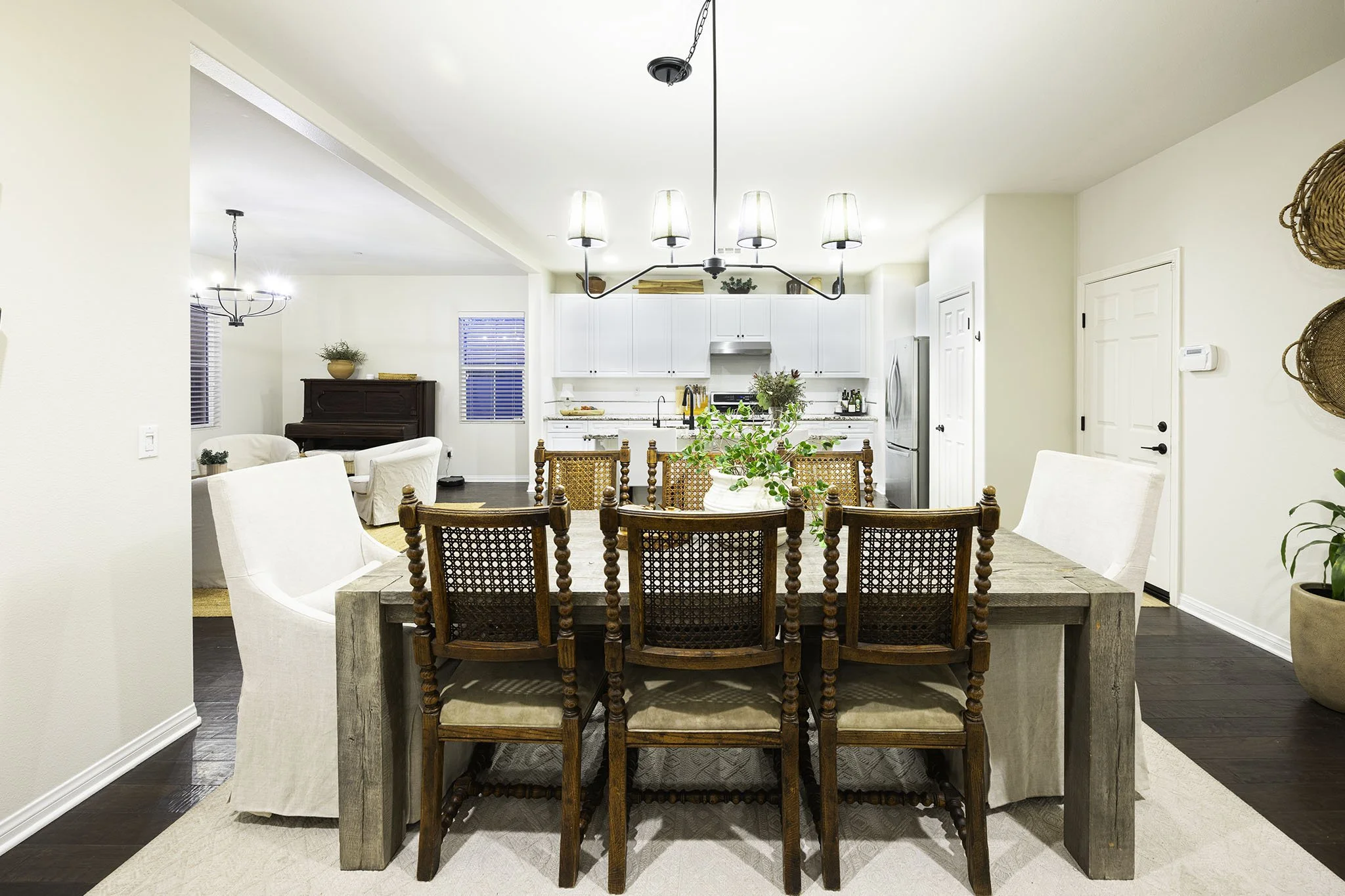 dinning room-Edit.jpg