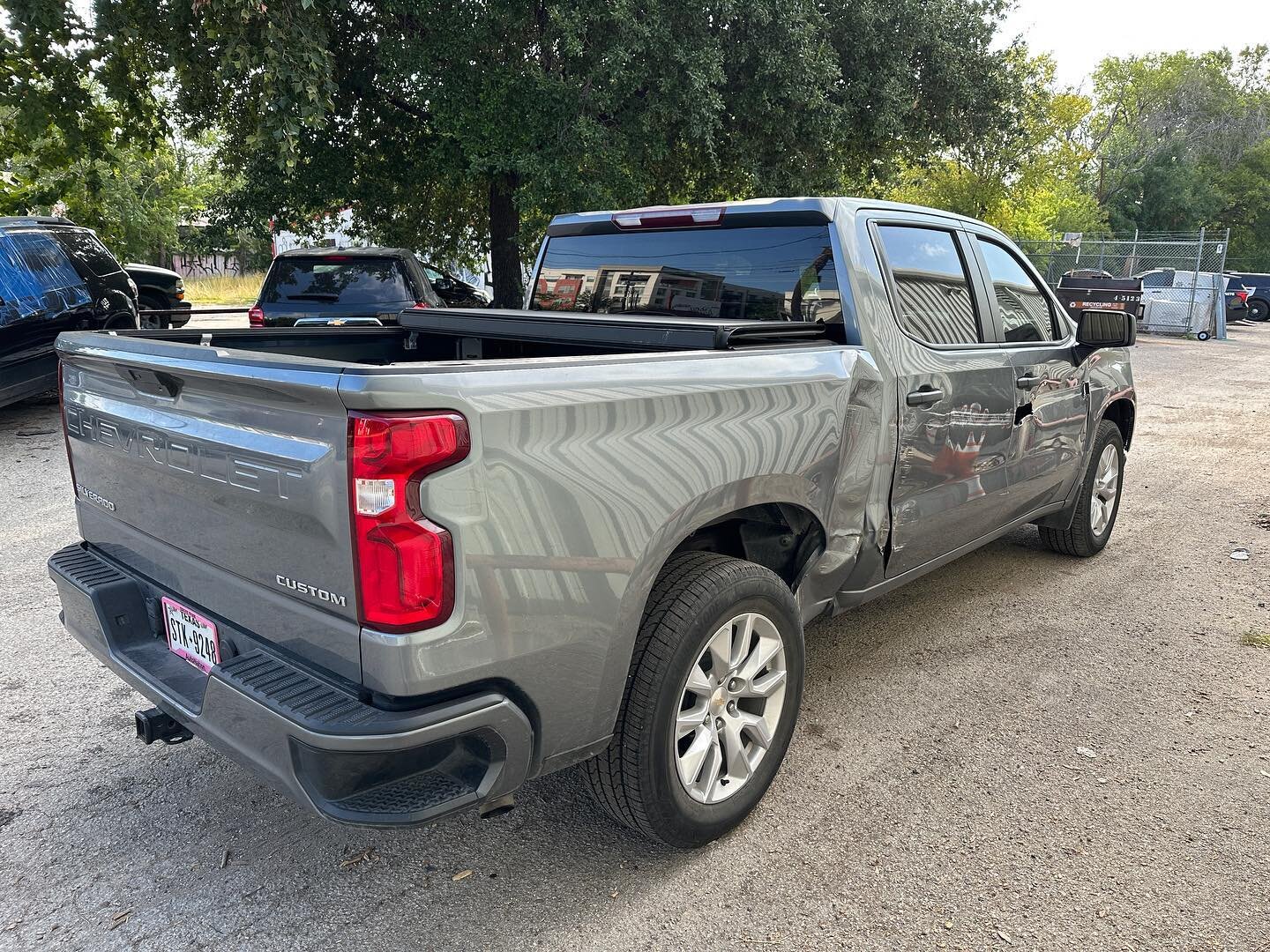 Severely damaged Silverado brought back to its original glory. 
-
-
-
#bodywork #networkautobody #chevy #silverado #chevrolet #bodyshop #bodyandpaint