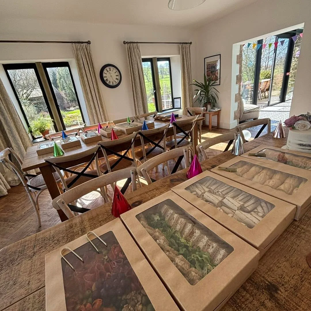 What an incredible weekend for WCB Catering! 🙌
A huge thank you to all our lovely guests - and to those who&rsquo;ve sent in new enquiries 😁

Saturday morning started with a trip to Stainsborough Hall in Matlock, delivering our gold buffet for a wo