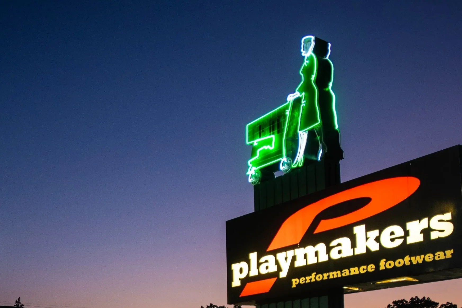 Hiawatha Shopping Night at Playmakers