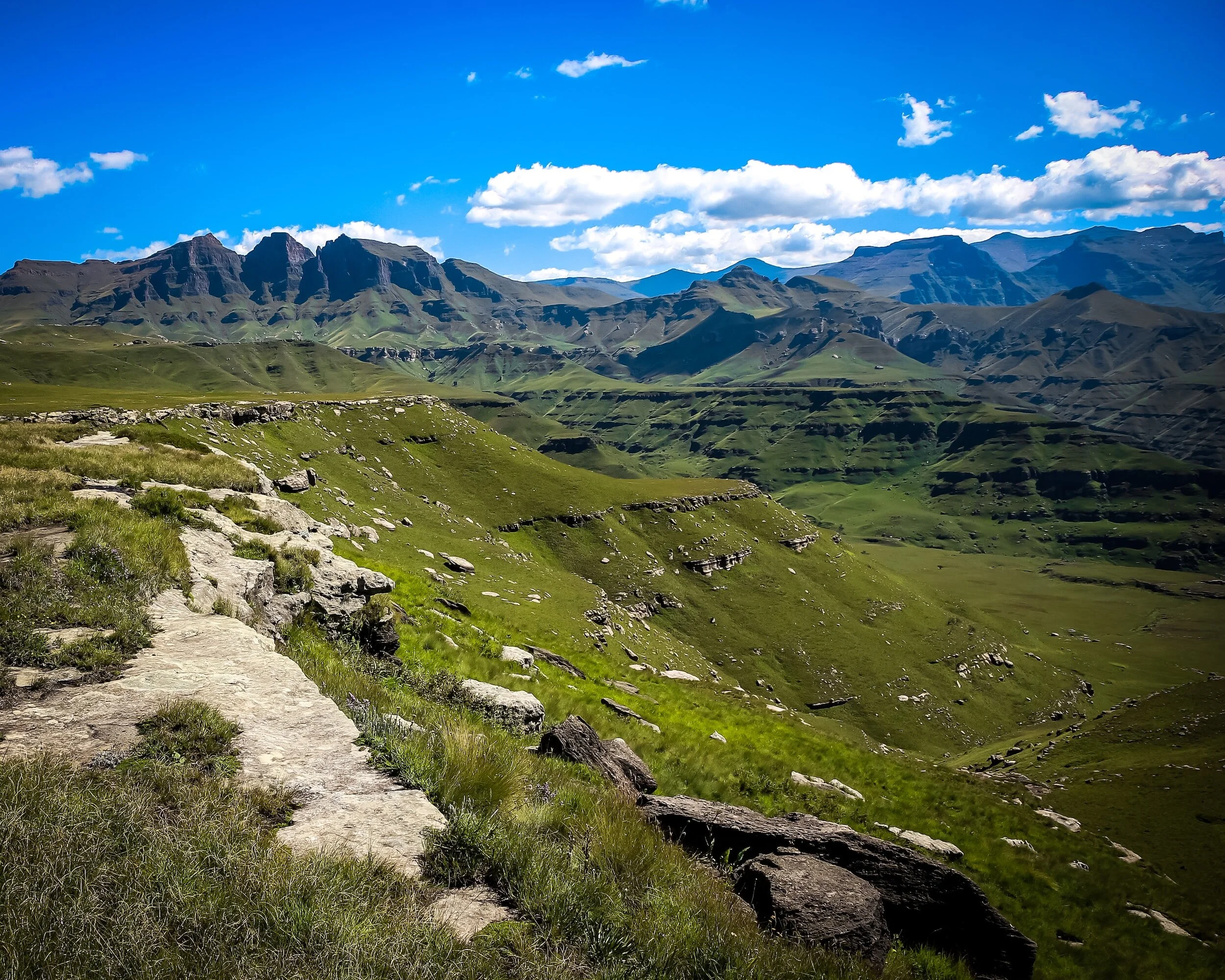Exploring the Majestic Drakensberg Mountains: A Hikers Paradise in South Africa