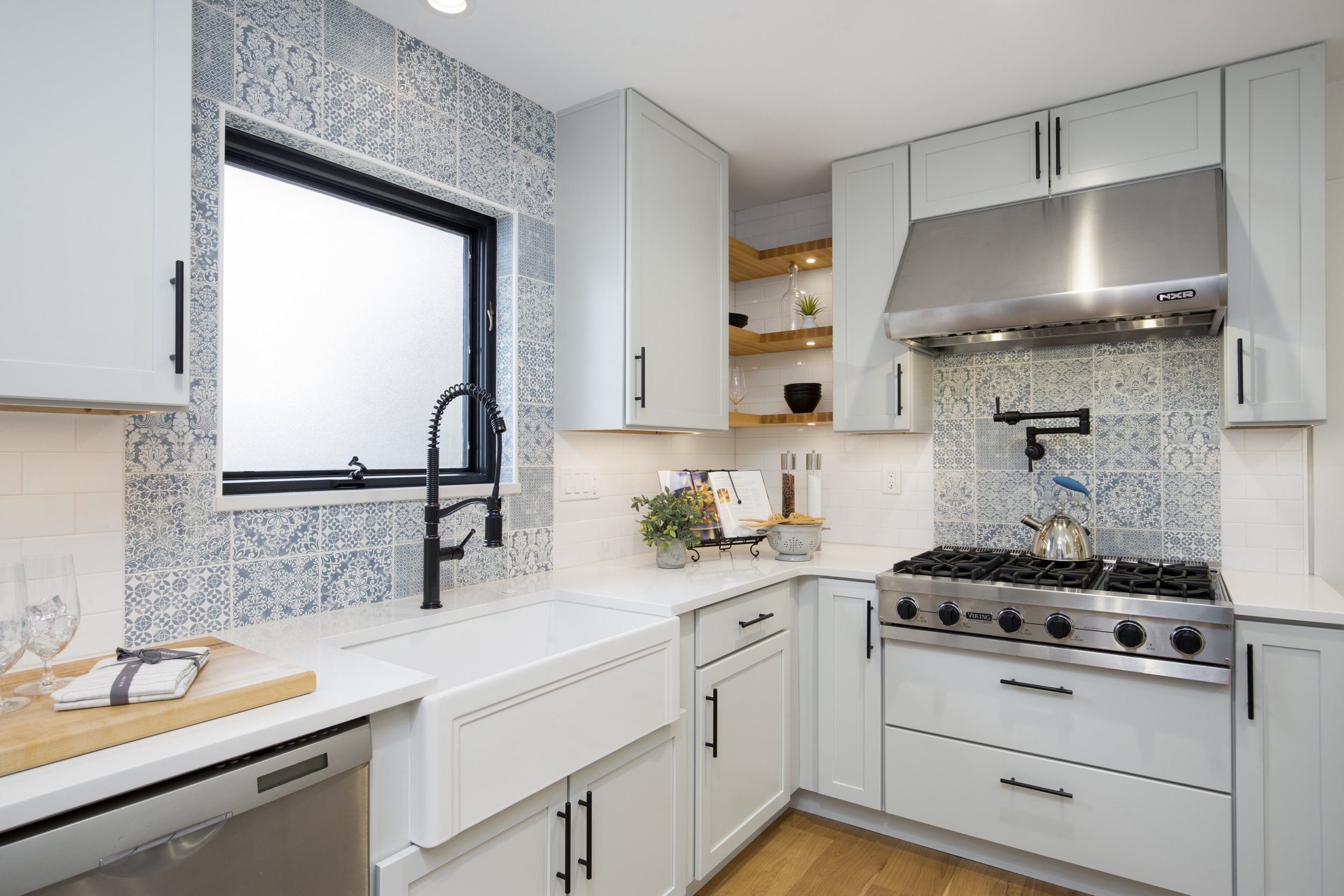 white+cabinet+custom+remodel+by+tectonic+design+build.jpg