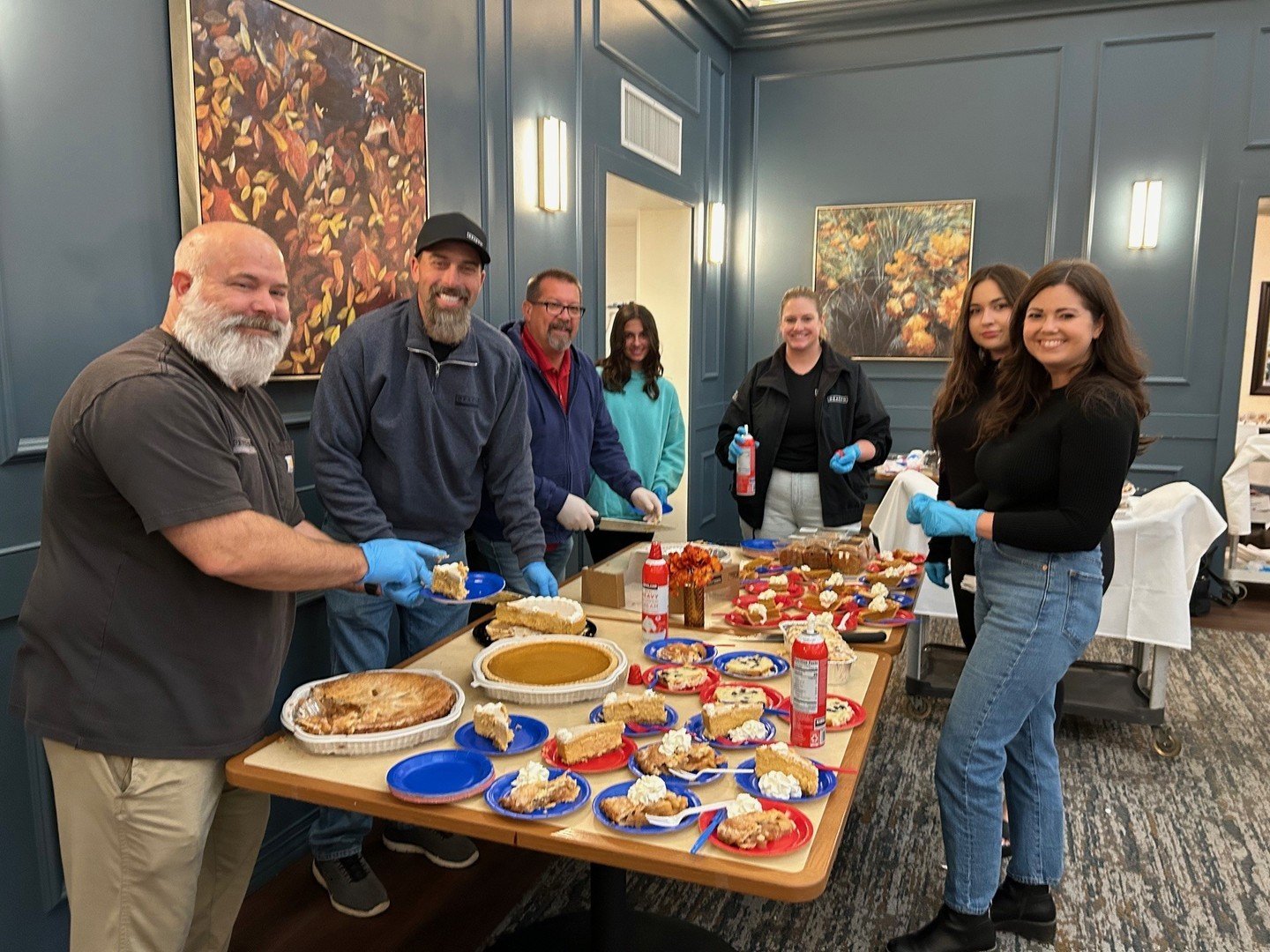 In honor of Veterans Day, Sacramento Deacon team members participated in a community service day at the Eskaton Village Roseville retirement community! Volunteers were thrilled to spend an afternoon with local veterans enjoying entertainment and trea
