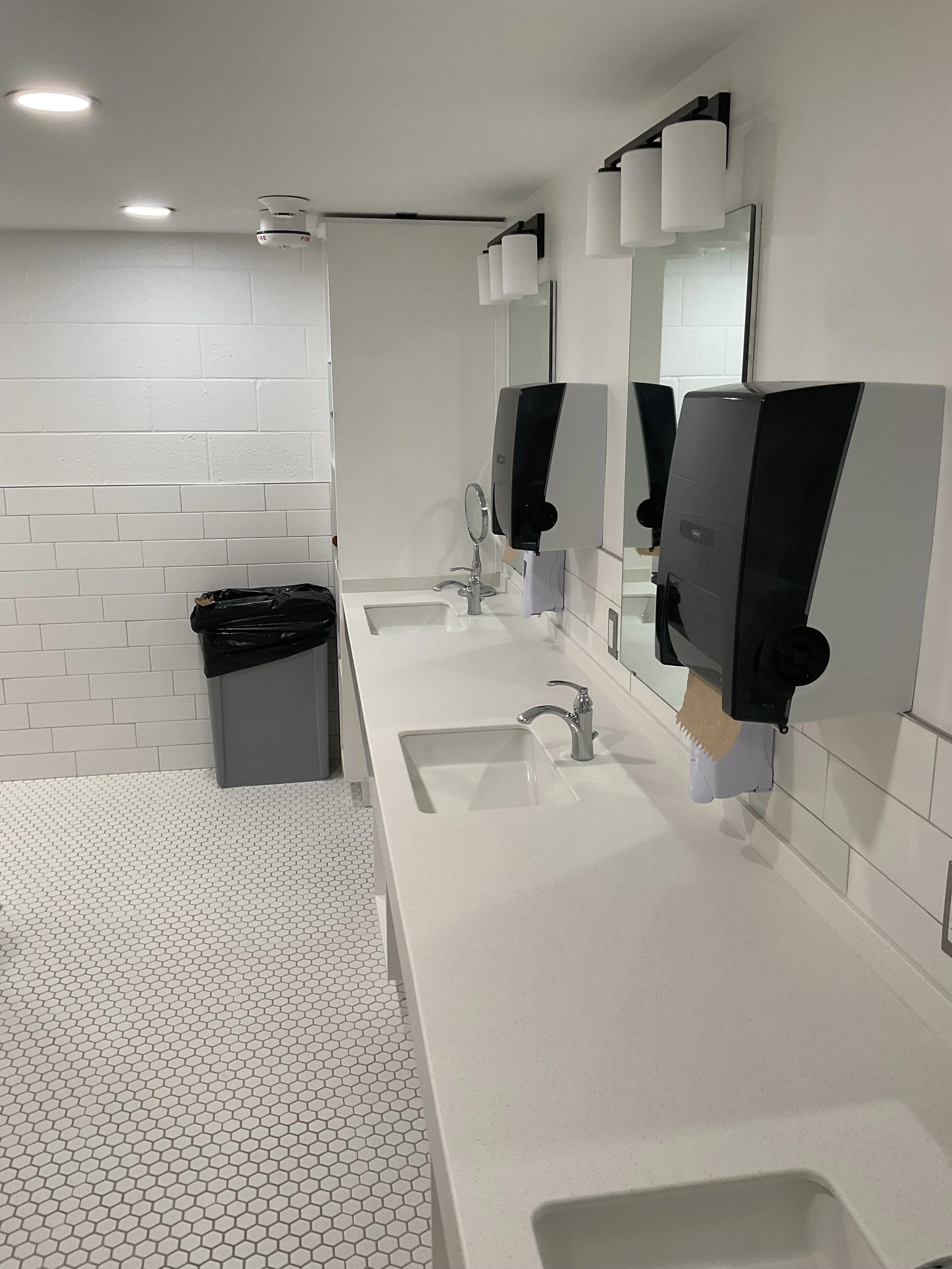 Communal bathroom (floors 2 and 3) - accessible bathroom available on floor 2