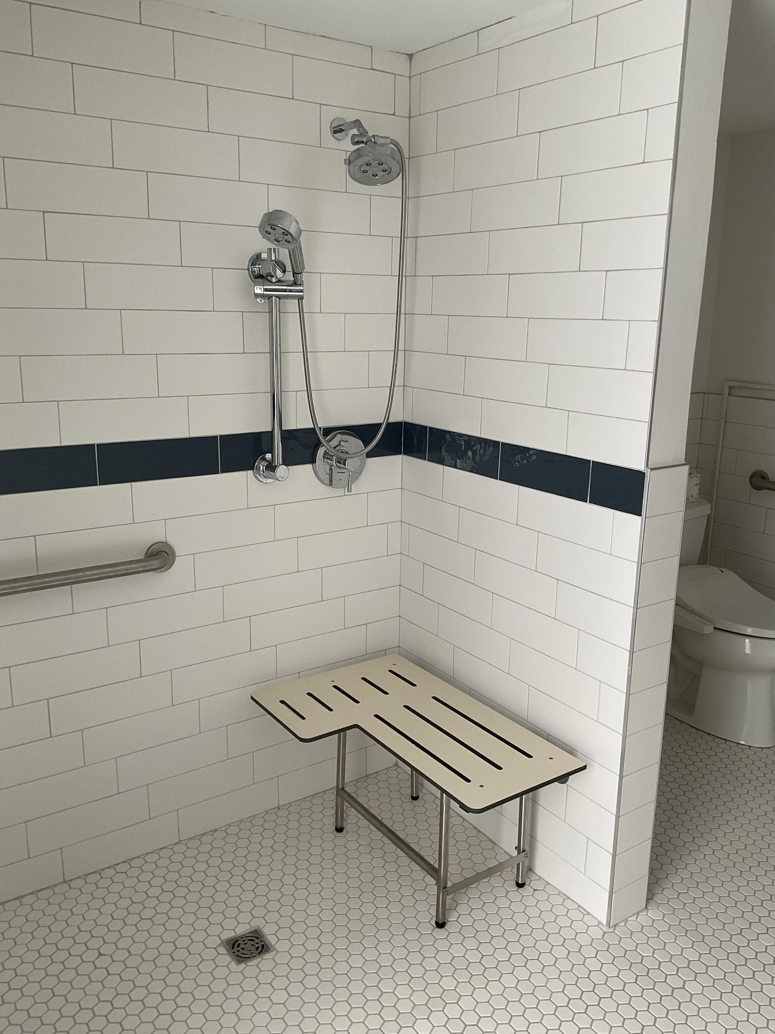 Communal bathroom (floors 2 and 3) - accessible bathroom available on floor 2