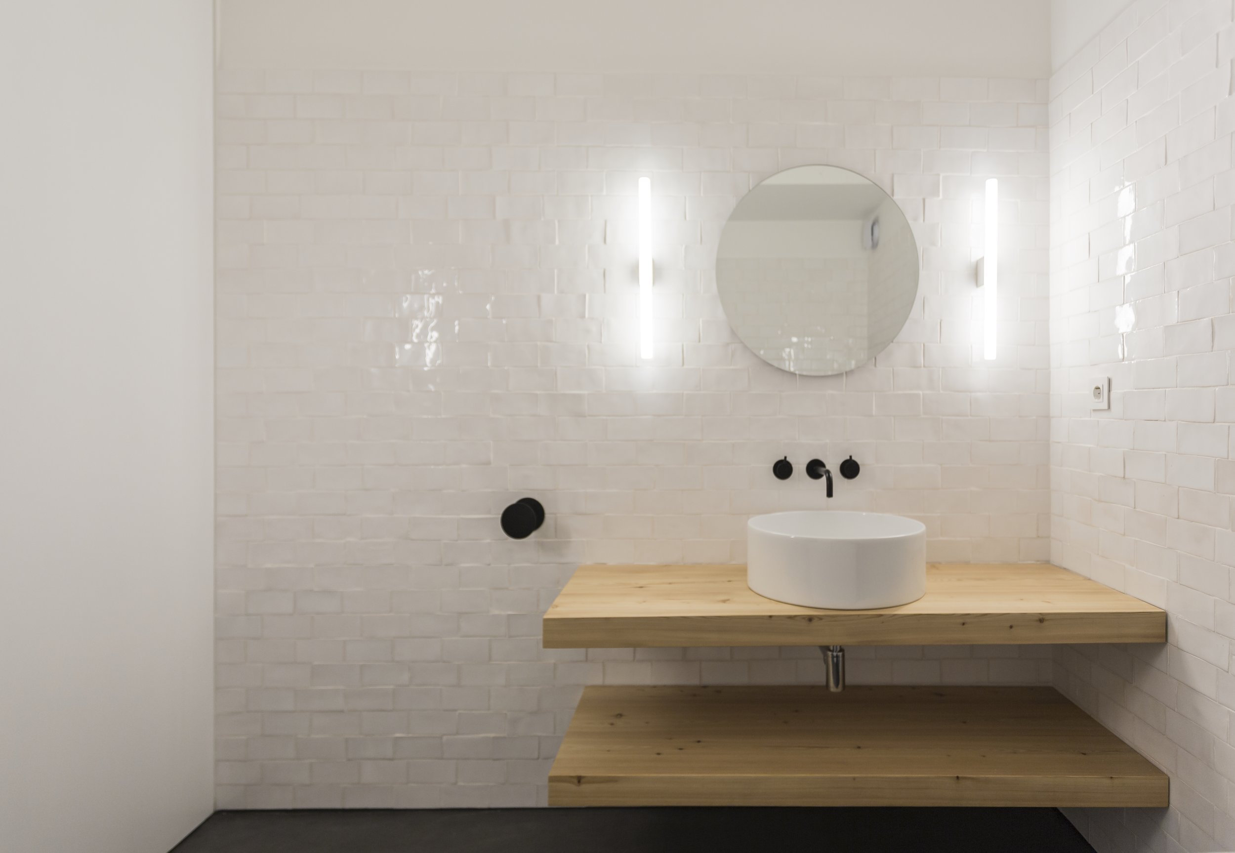 LISBON APART-08-bathroom.jpg