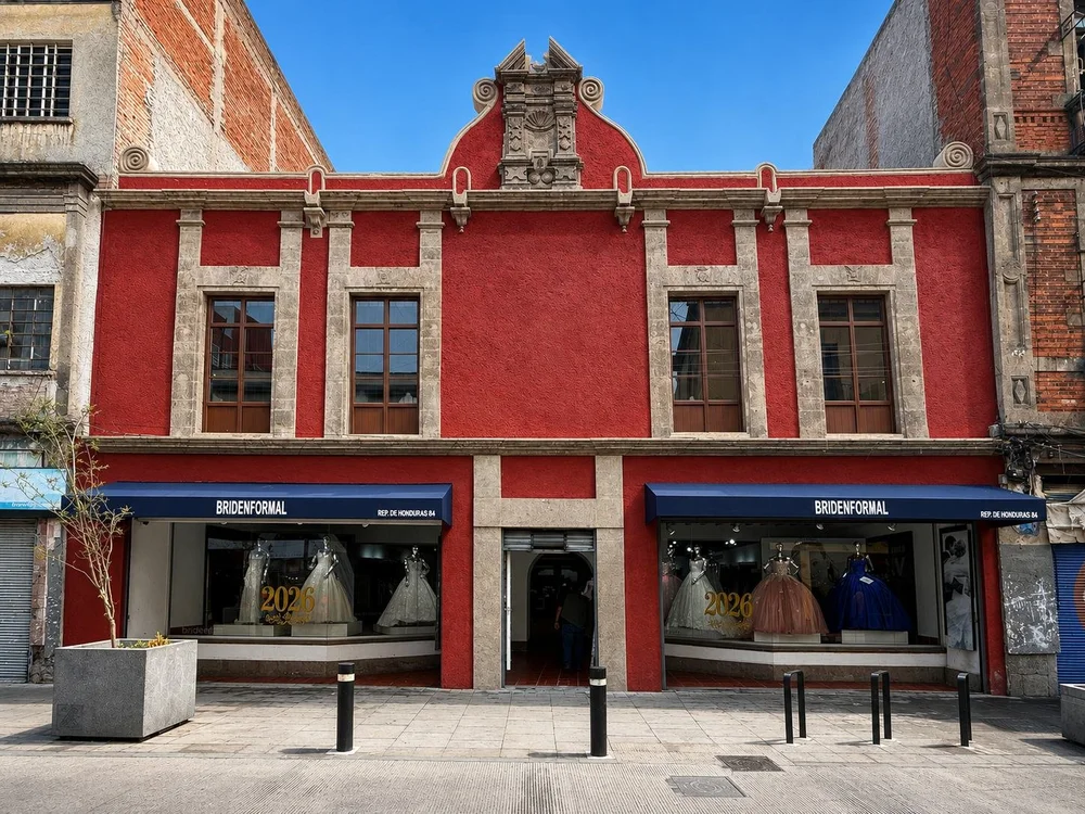Fachada de Bridenformal Honduras 56 en el Centro de Ciudad de México