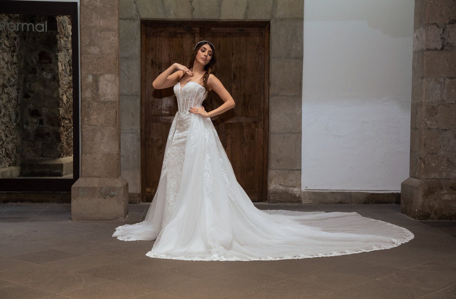 Vestido de novia Maite con tren de tul desmontable y borde de encaje