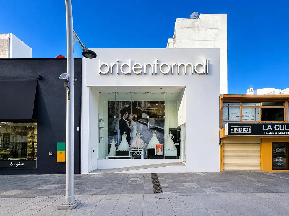 Fachada de Bridenformal Puebla en Avenida Juárez
