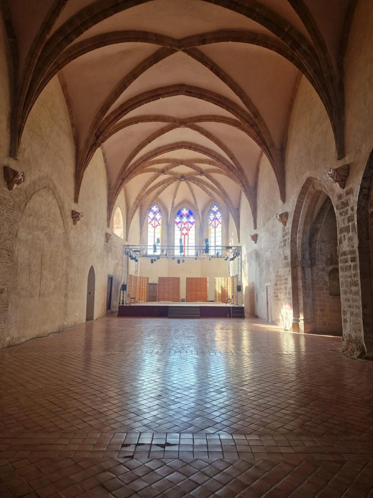 Exposition: Évocation du Cloitre Trie-sur-Baïse.