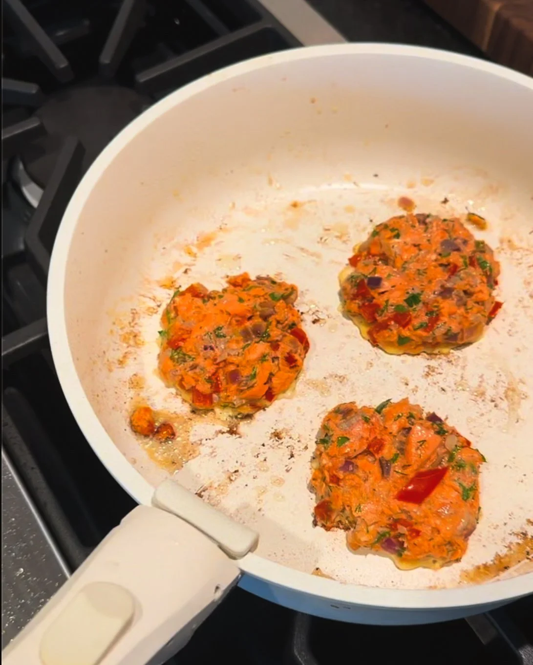 Salmon Patties with Lemon Dill Aioil