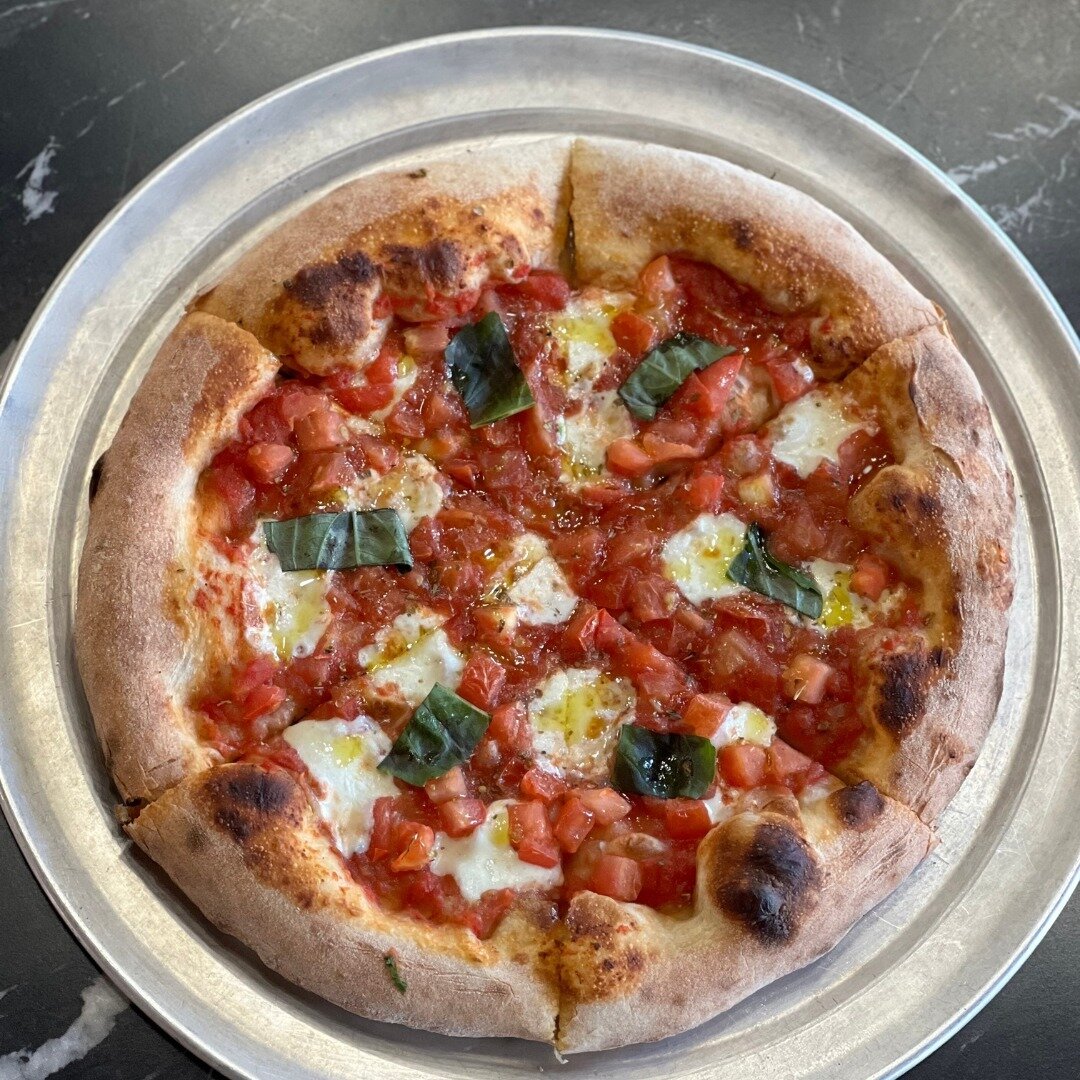 Savoring the simplicity of perfection with Pryor's Pizza Kitchen's Margherita masterpiece 🍕✨ Hand-pulled dough, vibrant red sauce, fresh mozzarella, basil, diced tomatoes, and a drizzle of olive oil &ndash; a symphony of flavors in every bite. #Pizz