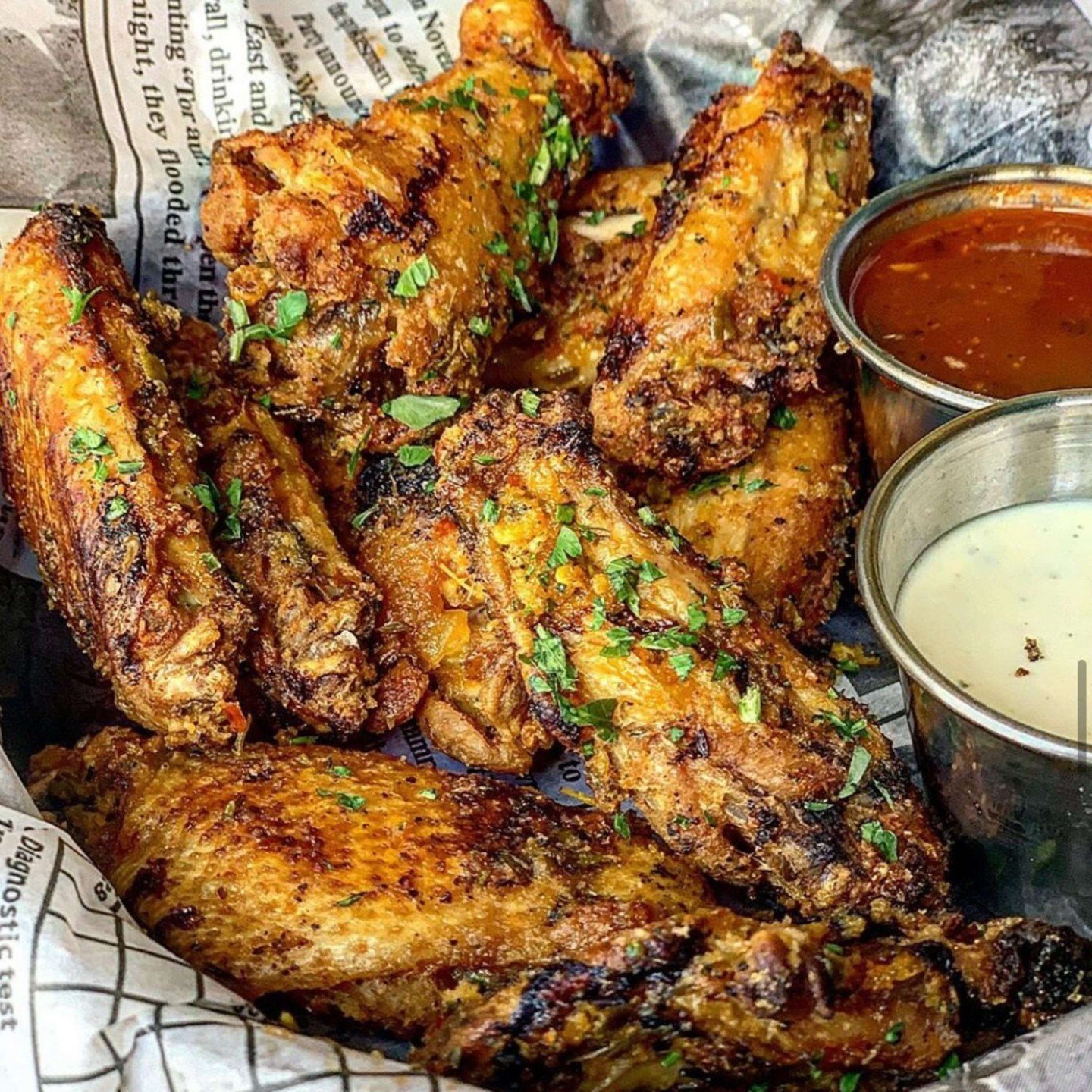 🔥 Crispy perfection from our coal-fired oven! Our chicken wings steal the show every time. 🍗✨ #CoalFiredMagic #WingWonder #PryorsPizzaKitchen