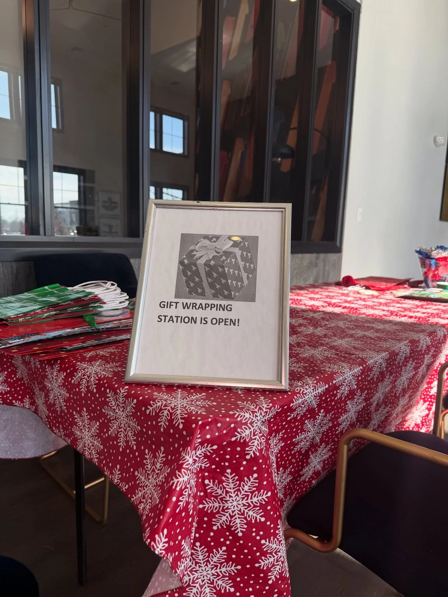 🎄 Holiday Gift Wrapping &amp; Cookie Decorating 🎁
Stop by the Clubhouse today from 11AM&ndash;6PM for festive fun, sweet treats, and stress-free wrapping!