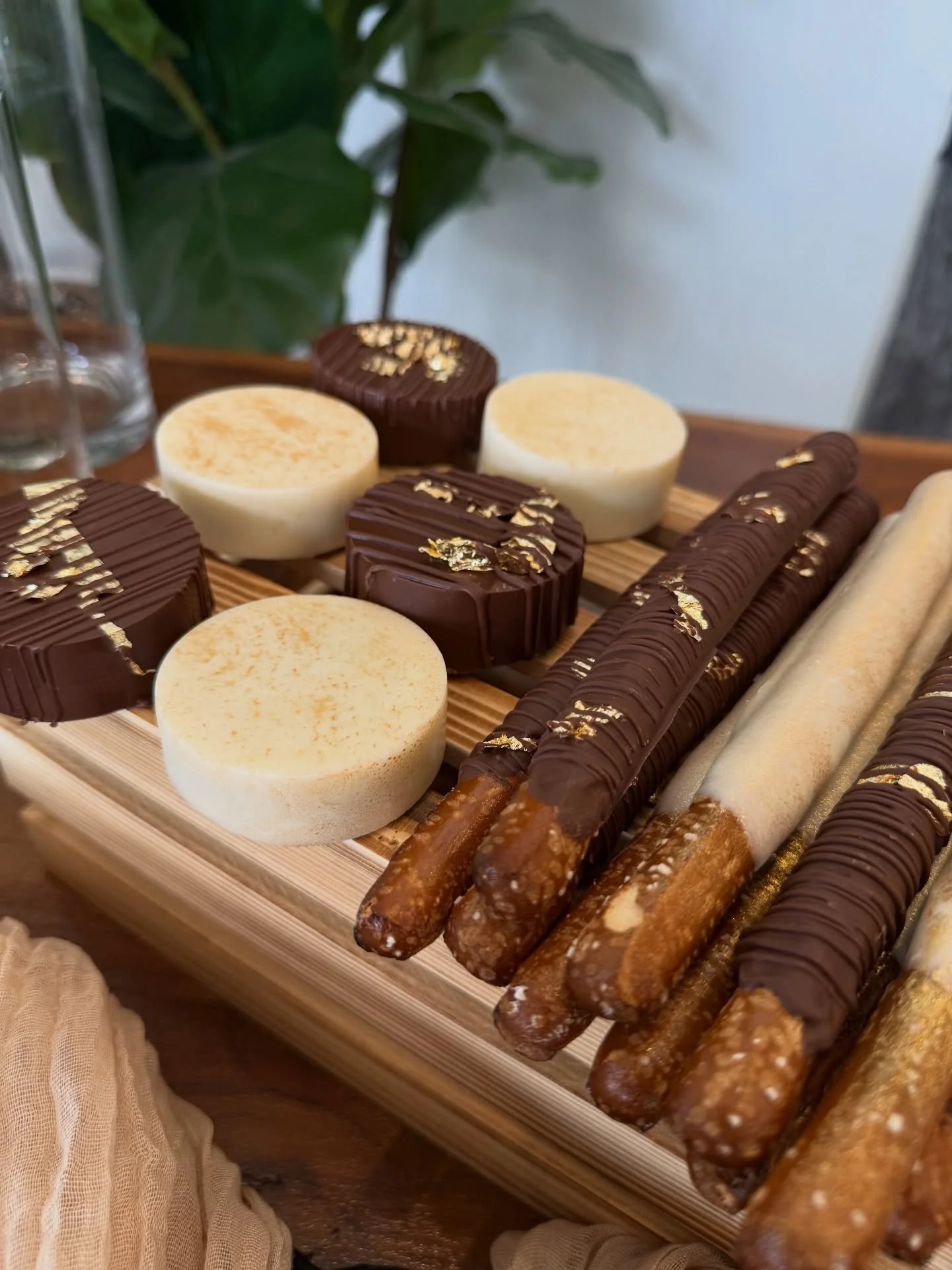 Sip, savor, and celebrate love. 🍷💘 This event is 21 +

Join us for Wine Down Wednesday: Valentine&rsquo;s Day Edition&mdash;an evening of wine, treats by @youdeservesomethingsweet, music, and good vibes. 

📍 Lofts at Norton Crossing Clubhouse
🕔 W