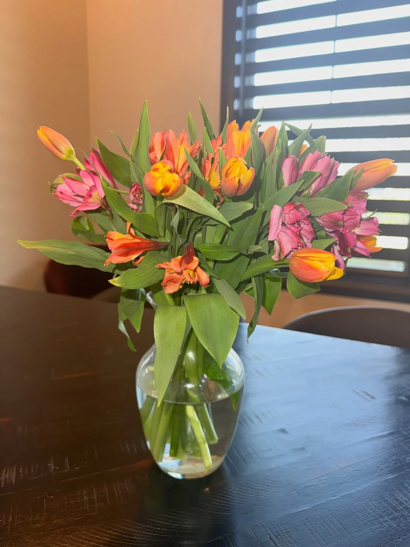 We are so grateful for our residents and the kindness they continue to show us. Small gestures like this truly go a long way 💐💛 Thank you for brightening our day with these flowers we appreciate you more than you know! 

.
.