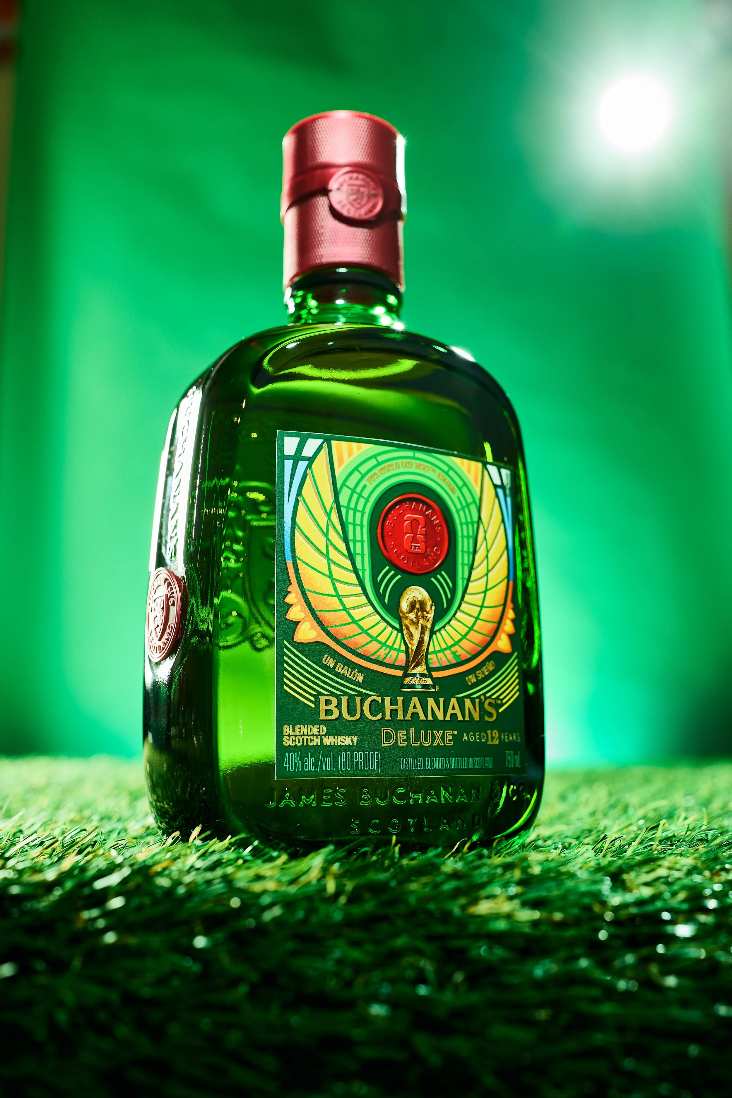 Buchanan's First-of-Its-Kind FIFA World Cup 26™ Spirit Collection Designed by Kids of Immigrants - Buchanan's DeLuxe bottle representing 'Un Balón | Un sueño' .jpg