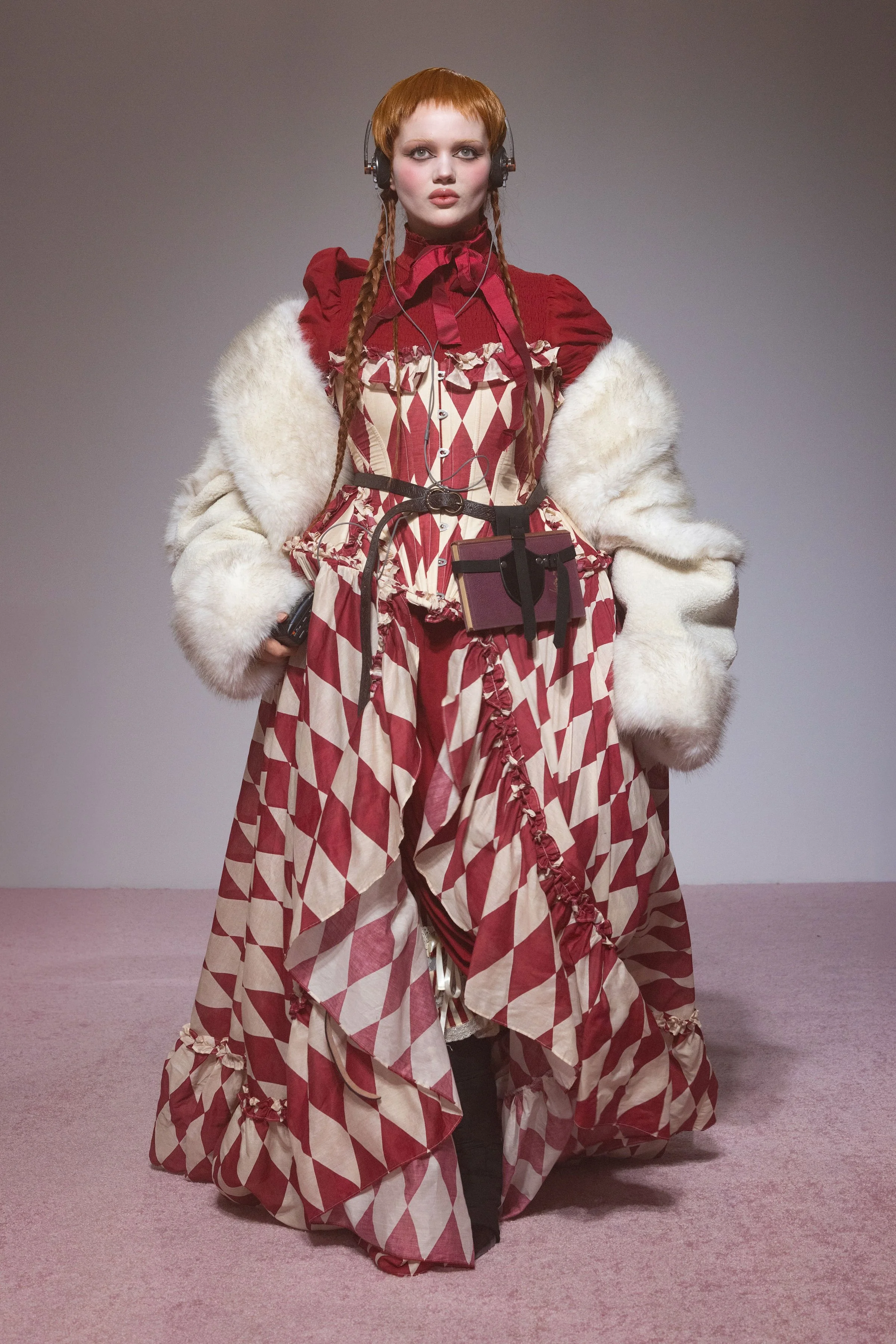 SELKIE-SS27-RUNWAY-MD-6533.jpg