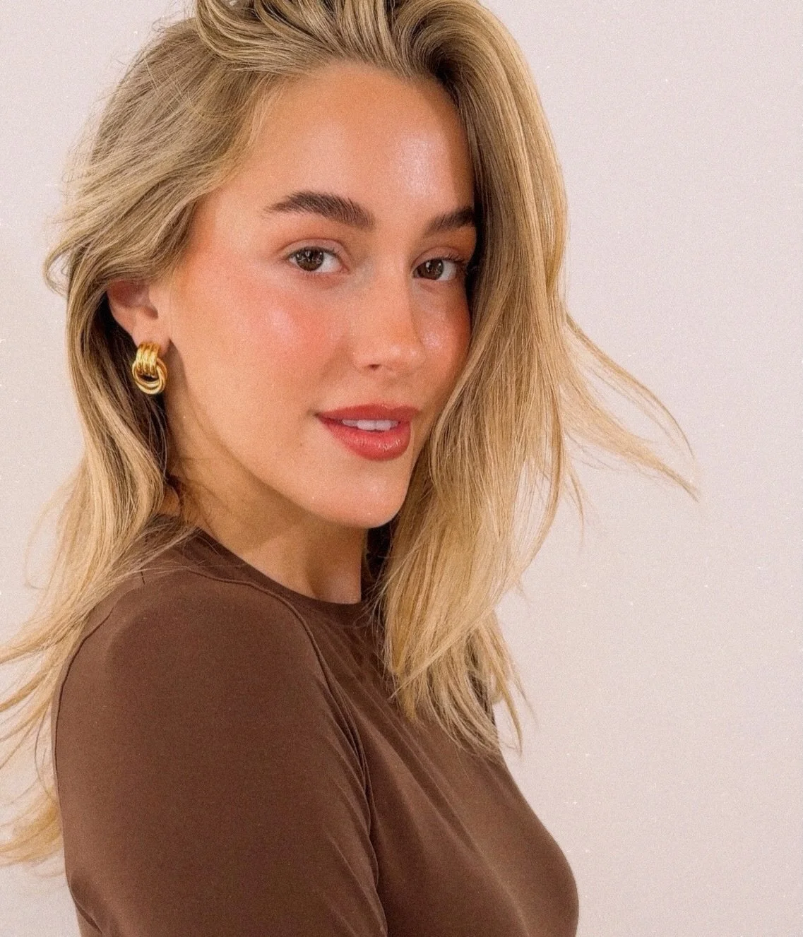 Studio shots from the other day 🩷

#socialmediacontent #contentcreator #laphotographer