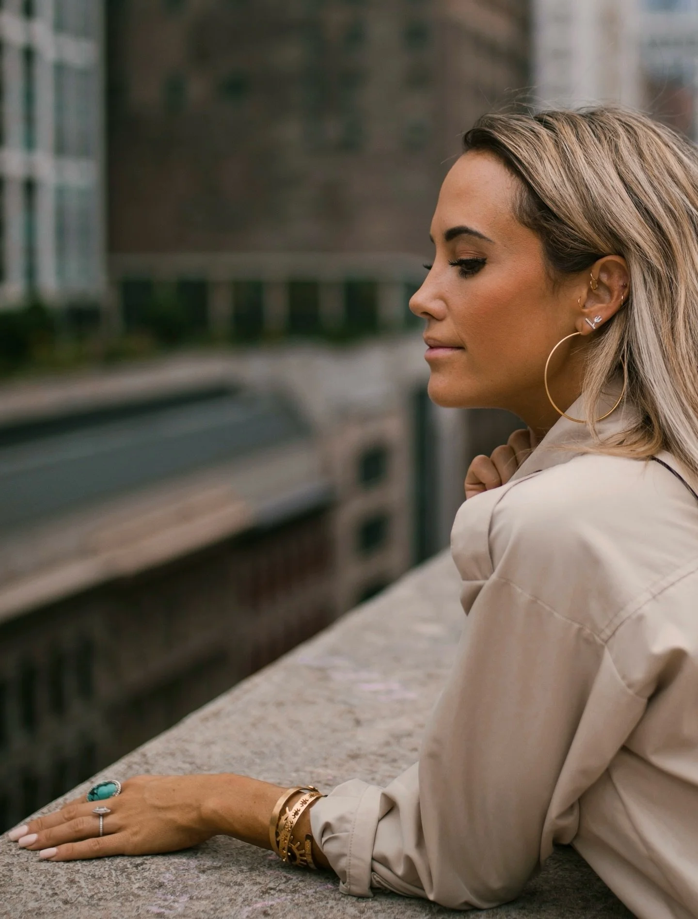 A little jewelry shoot in the city 🏙️ 💍🤍 #socialmediamanager #contentcreator #photographer #fashionphotographer #jewelrybrand