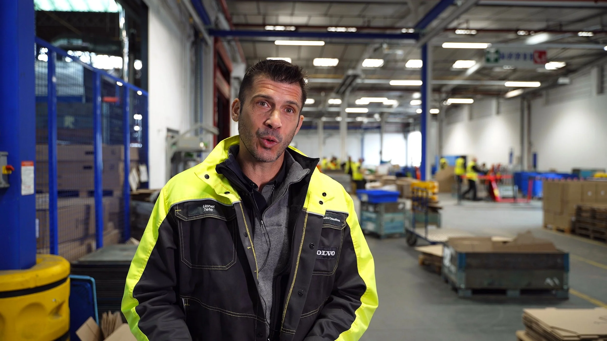 photo et video du reportage video sur la ligne de production renault trucks
