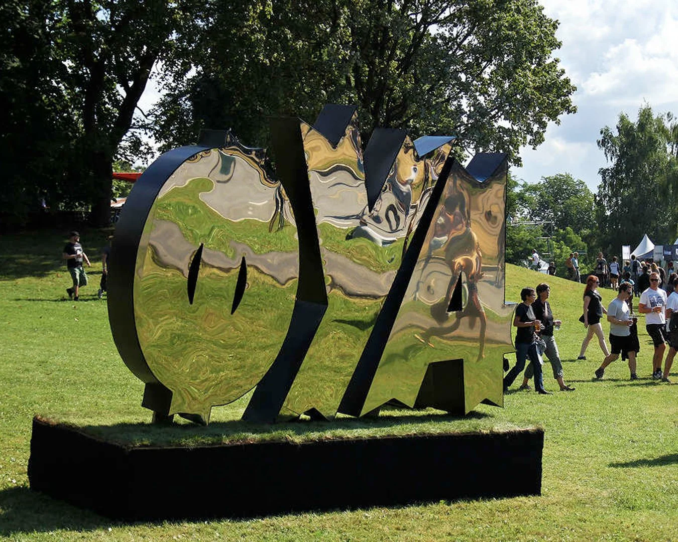 PROSJEKT: Øyafestivalen. ROLLE: Visuell identitet, branding. RESSURS: Are Kleivan. ÅR: 2006–2016. Visuell identitet og design for Øyafestivalen i elleve år. I perioden vokste festivalen fra å være en lokal utfordrer, til en av Europas mest toneangive