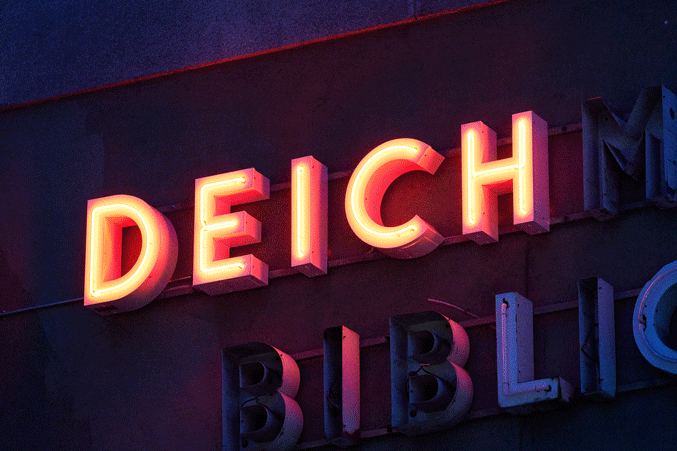 FOTOHUSET DEICH. Når det tidligere hovedbiblioteket i Oslo transformeres til Fotohuset Deich i 2028 er det formgitt av vårt designteam, mens Little Big Sister er involvert i andre funksjoner på huset som servering og scenerom.