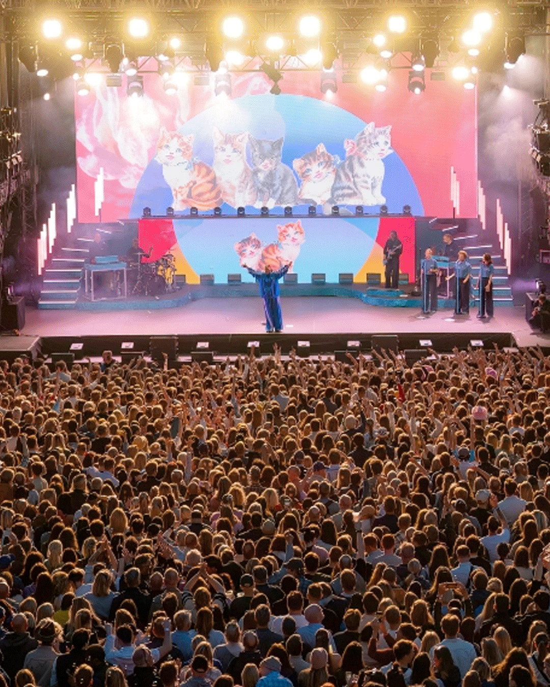 GABRIELLE PÅ KOENGEN. Artisten Gabrielles største solokonsert noensinne var på på Koengen i Bergen den 29. august 2025. Konserten ble en folkefest i byen og samlet over 21 000 tilskuere på Bergenhus Festning. 