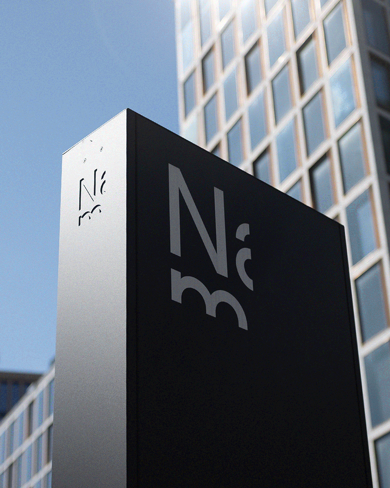 PROSJEKT: Nasjonalmuseet. ROLLE: Strategisk rådgivning, identitetsdesign, wayfinding, skilting. RESSURS: Are ÅR: 2017–2021. Nasjonalmuseet for kunst, arkitektur og design åpnet i Oslo sommeren 2022. Det 56.000 kvm store museet er Nordeuropas største 