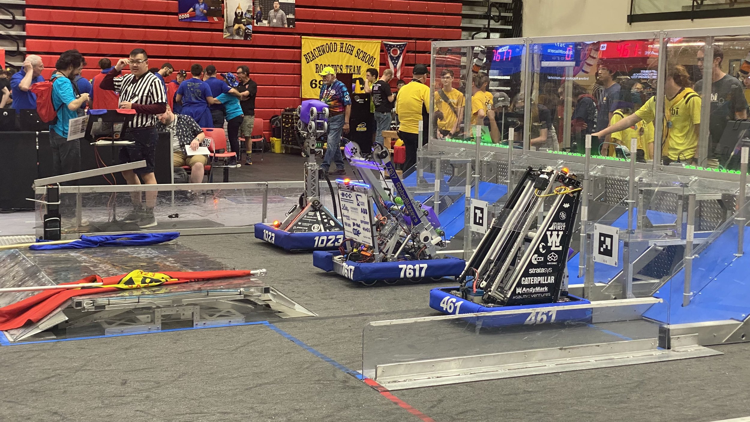  Bedford Express and their alliance during a match at IRI 