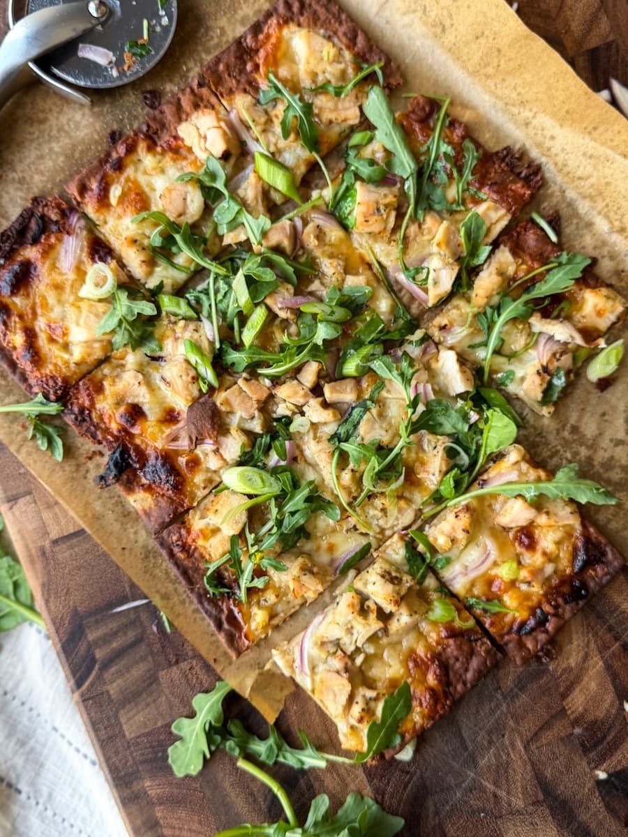 flatbread recipes // sliced hot honey chicken flatbread