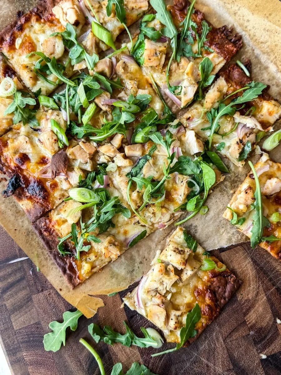 flatbread recipes // hot honey chicken flatbread