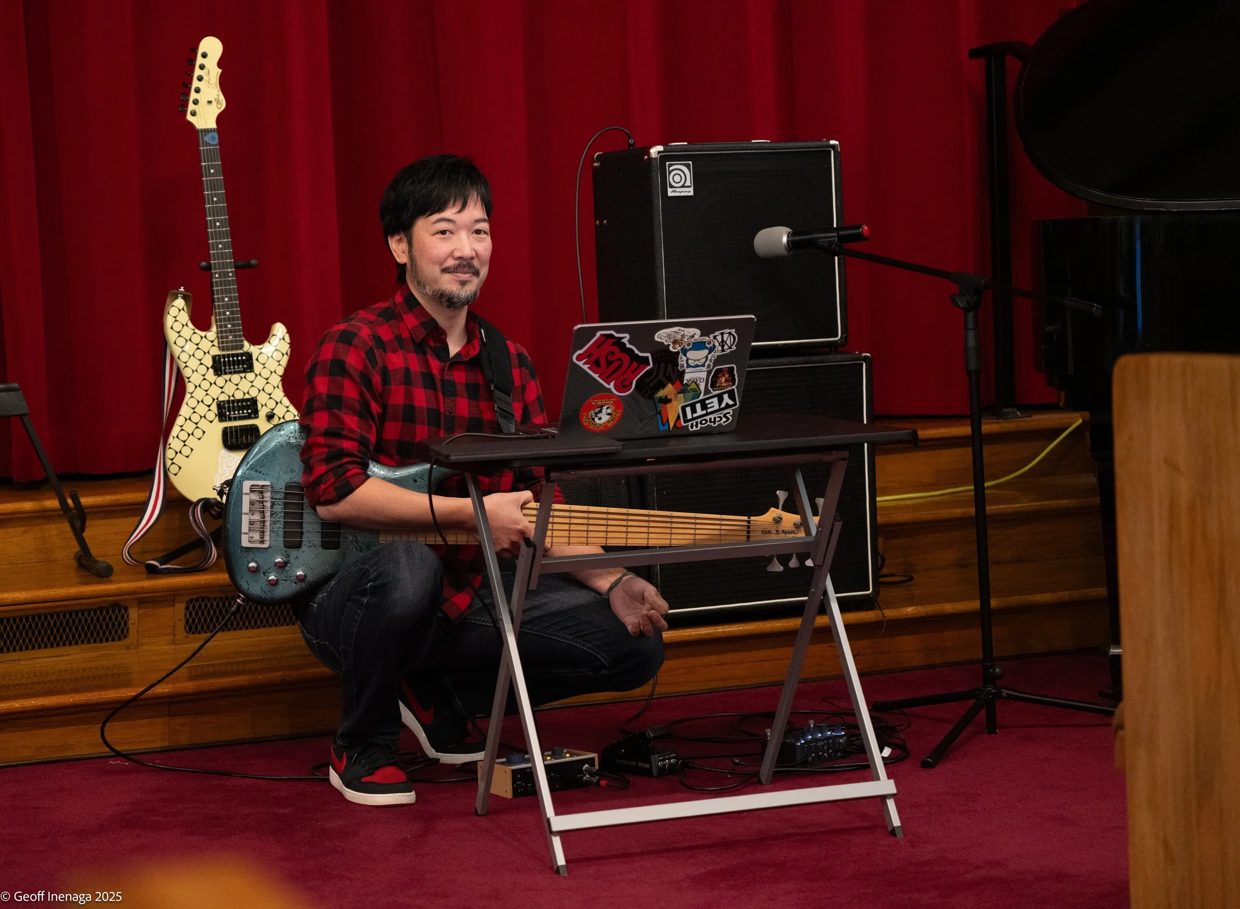  Rev. Yuki Sugihara played two of his favorite guitars. 