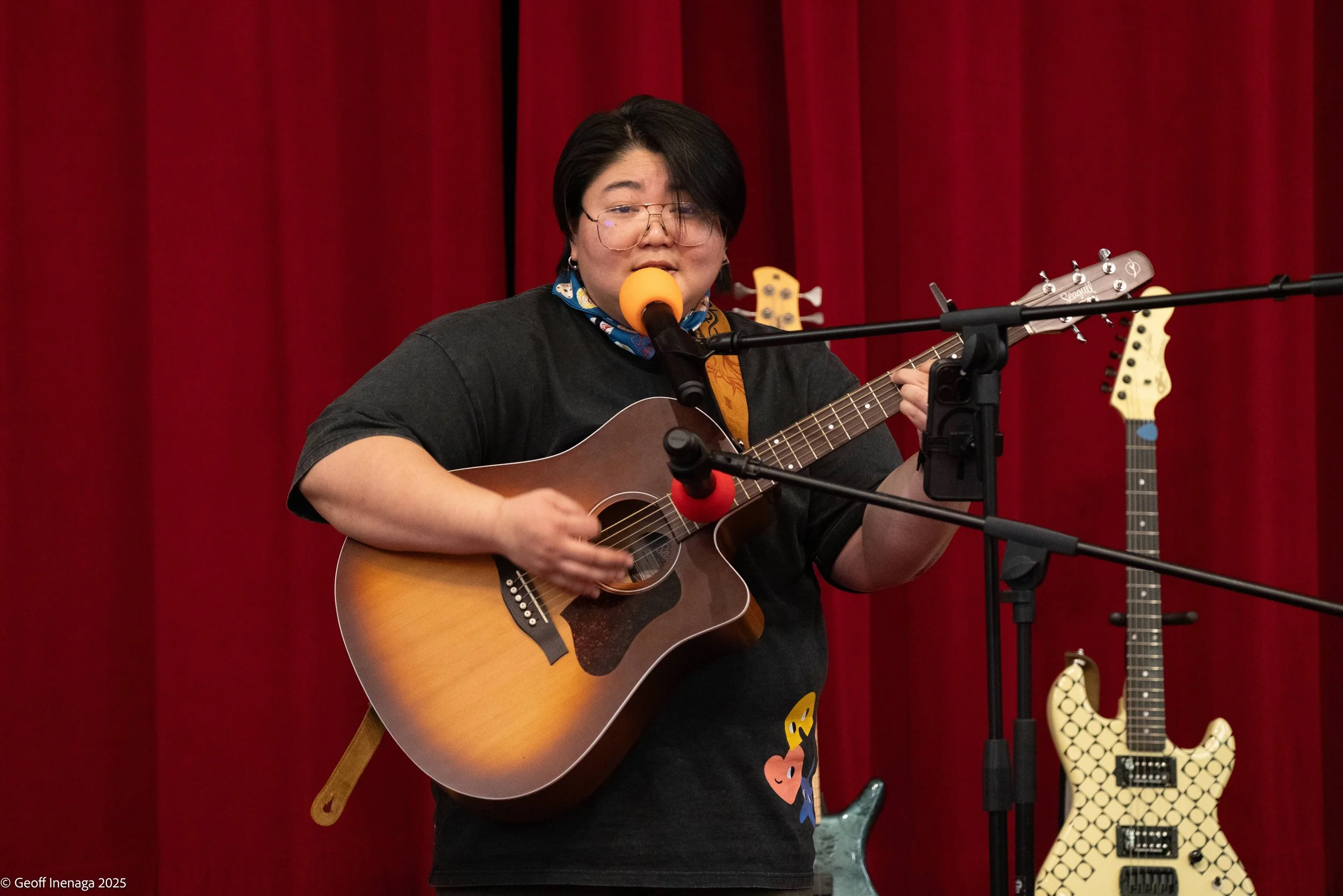  Miharu Okamura of Bonbu Stories has a voice that some folks say is reminiscent of  singer-songwriter Tracy Chapman. 