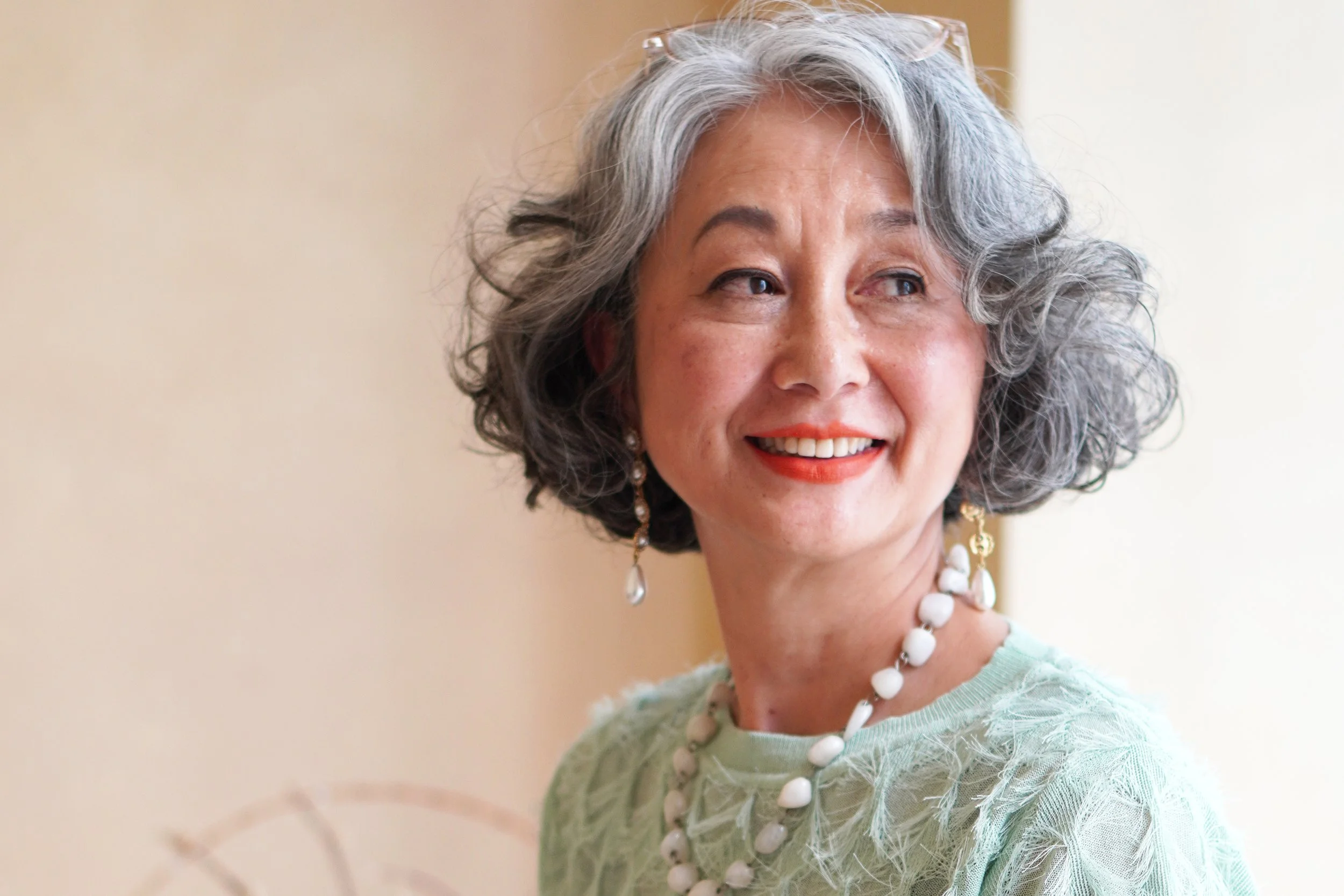 白髪とくせ毛に艶を宿す、パーマという選択