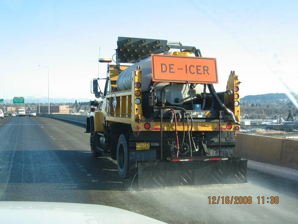 Deicing truck on road.jpg