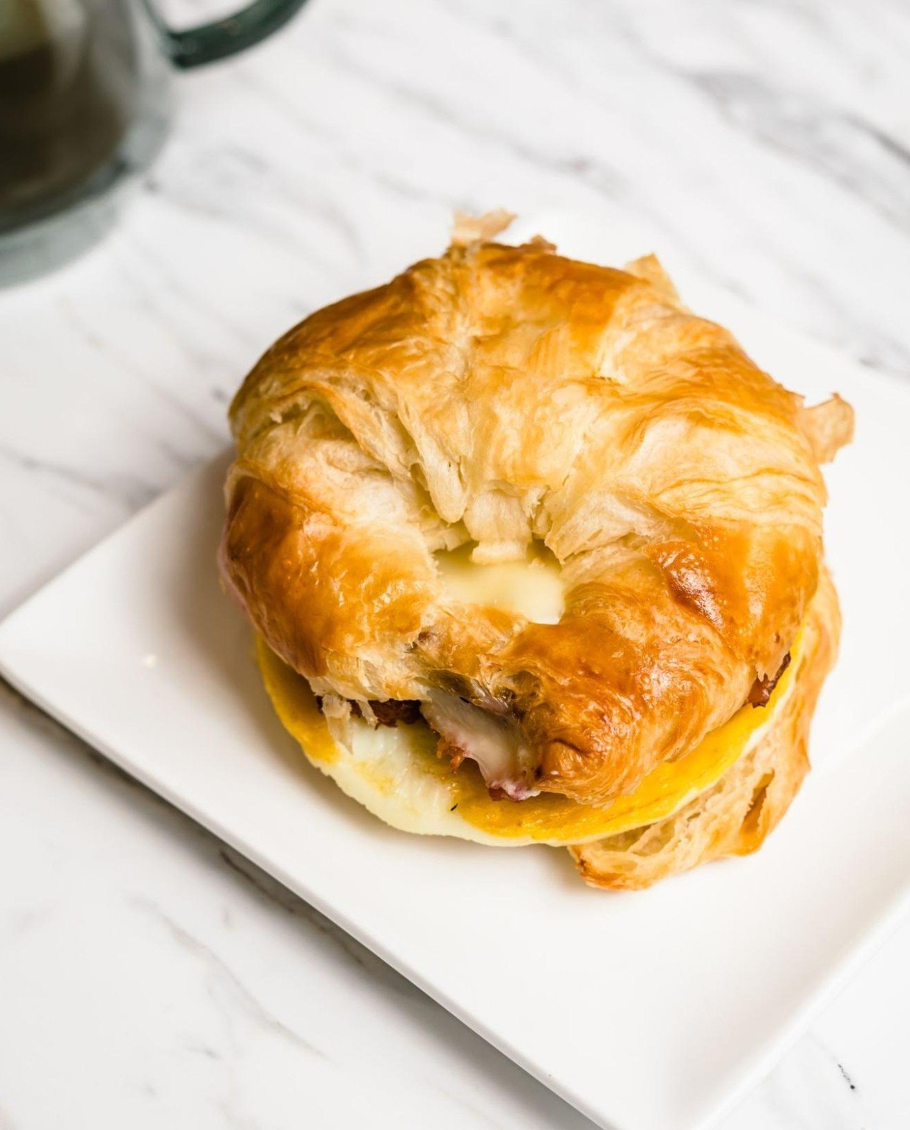 There are no words to describe this perfection 🤤

🥐 🥓 🥚 🧀 🍴

#primrosecafe #pink #primrose #foodie #lunch #brunch #eatingout #downtownalbany #lunchdate #518 #upstateny #food #breakfastsandwich