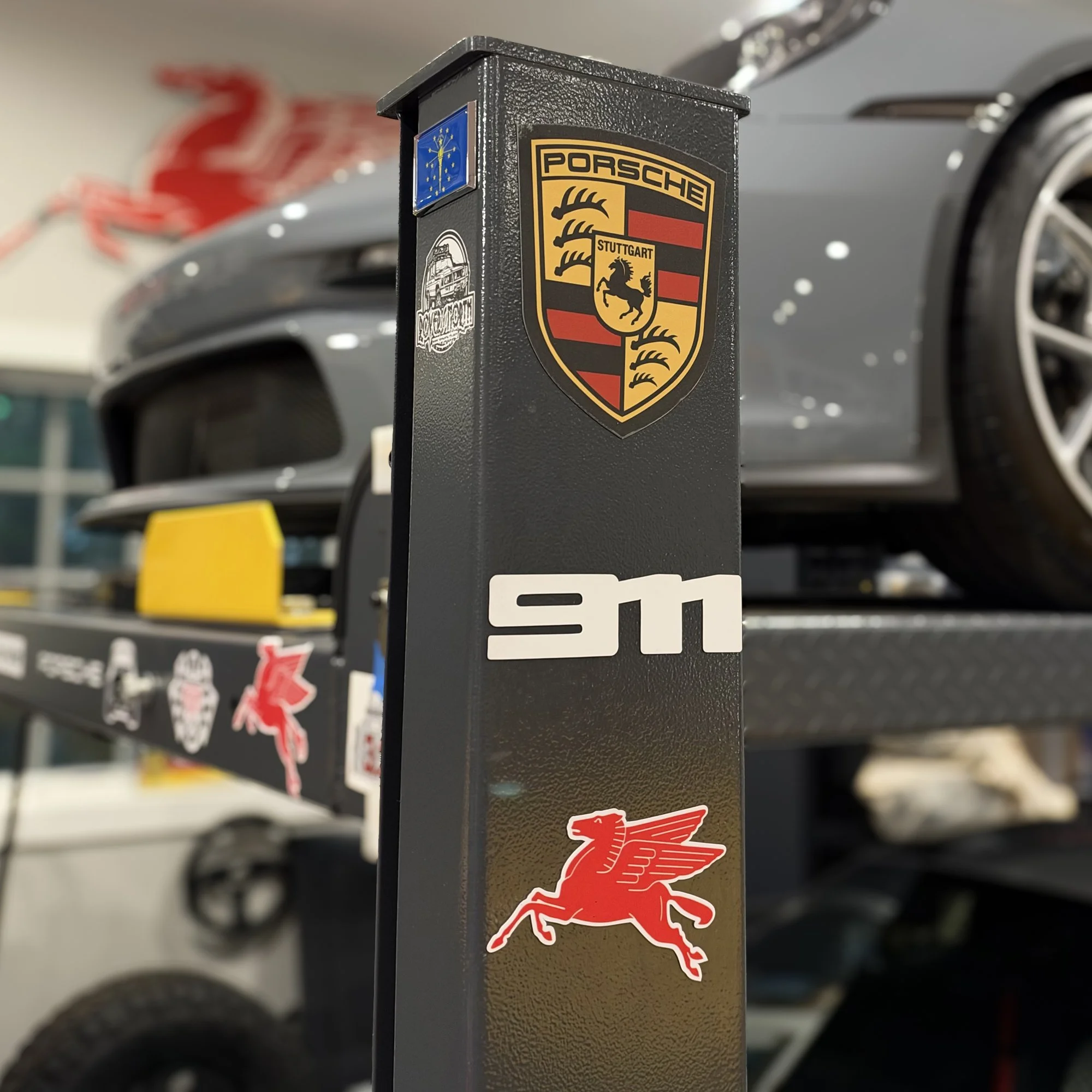 Magnetic-Porsche-garage-art-on-lift-post_Pegasus_911.jpg