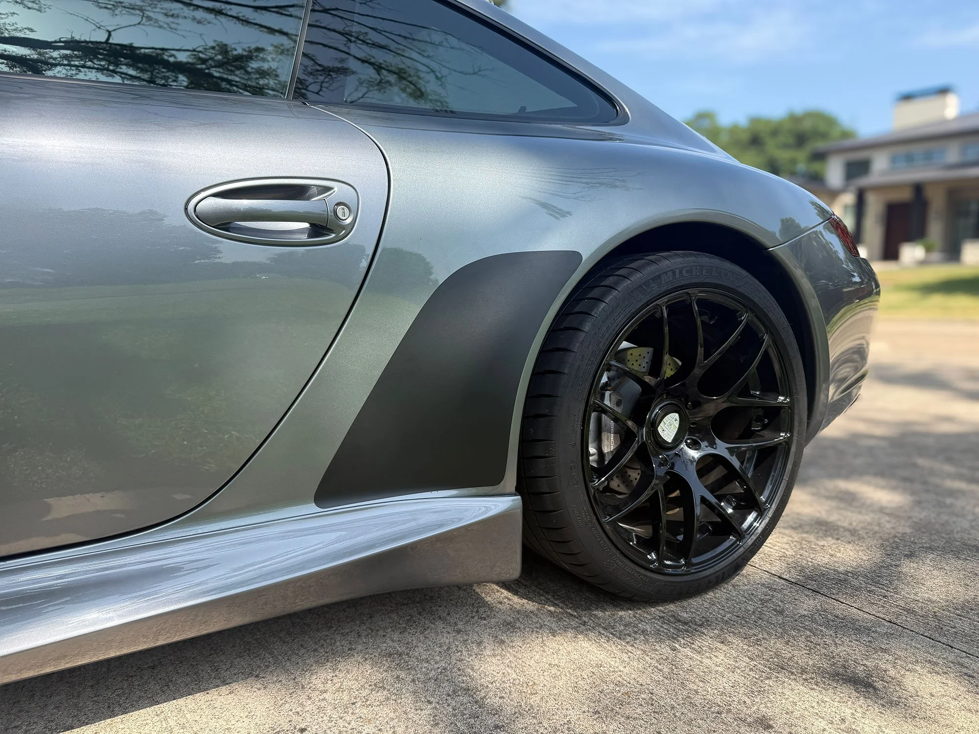 Seal-gray-997-with-black-magnafin-magnetic-stone-guards-rear-angled-view.JPG.jpg