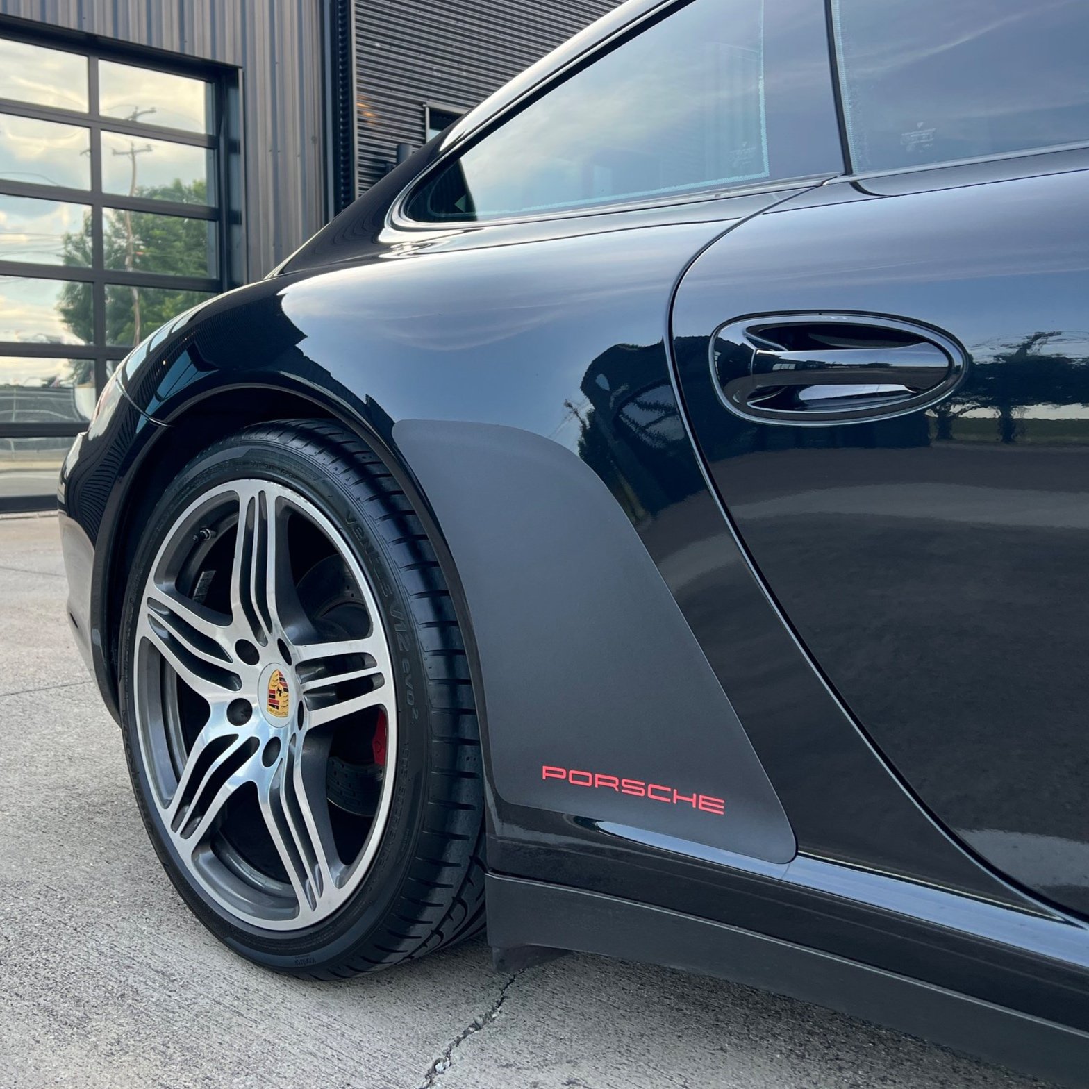 Blk+997+red+Porsche+logo+rear+HCC.jpg