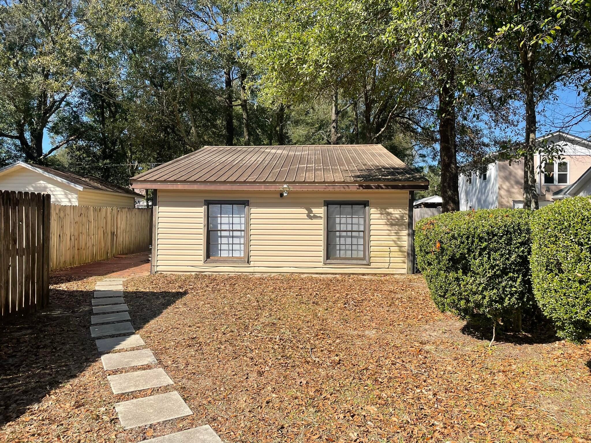 909 A Mapoles ST, Crestview, FL 32536