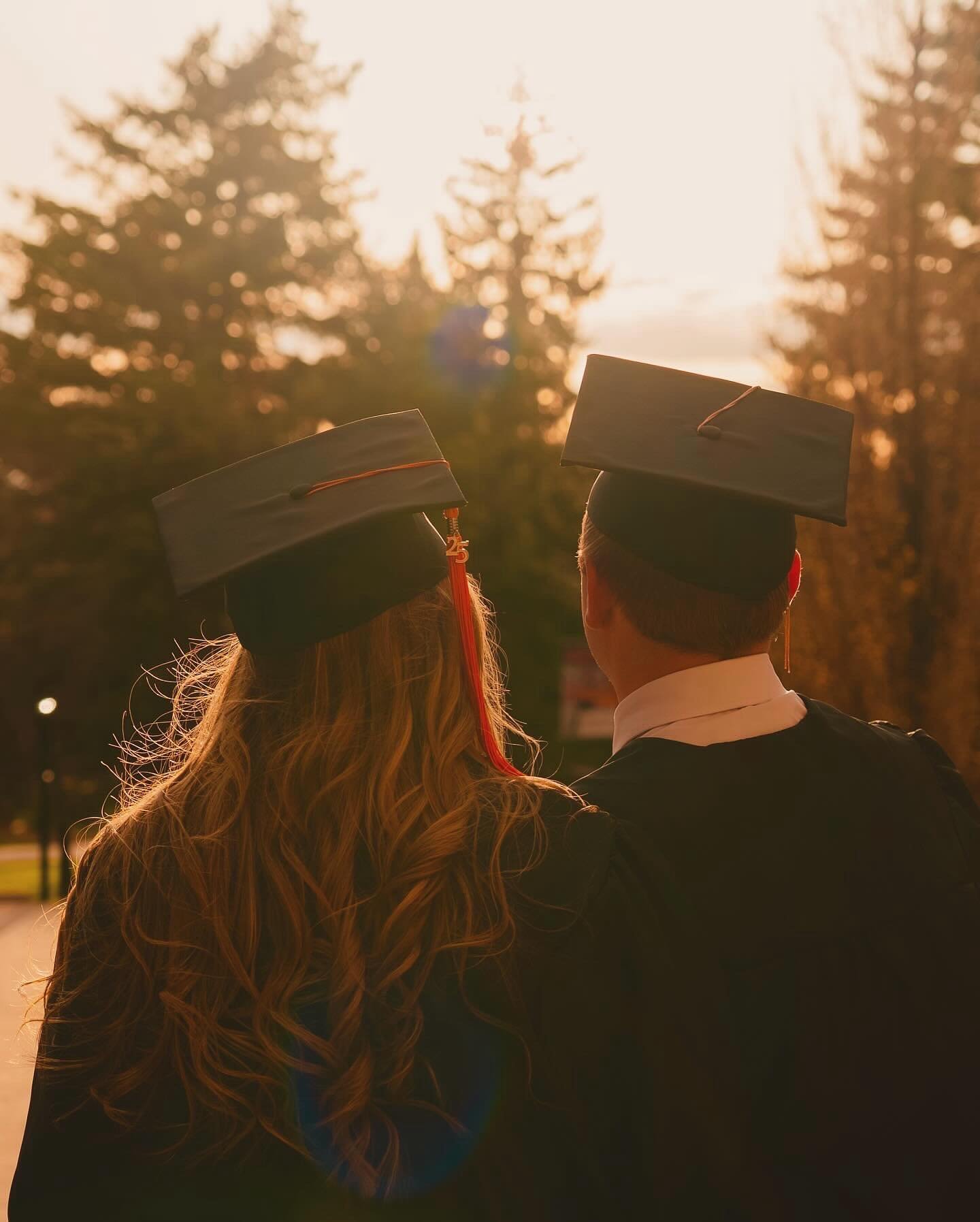I&rsquo;m so proud of these two for graduating from #SUU today and you should be too! They worked really hard. They had me take their #gradphotos and here are some of my favorites.

#utahphotographer #suugrad #utahphotography #tbirdnation