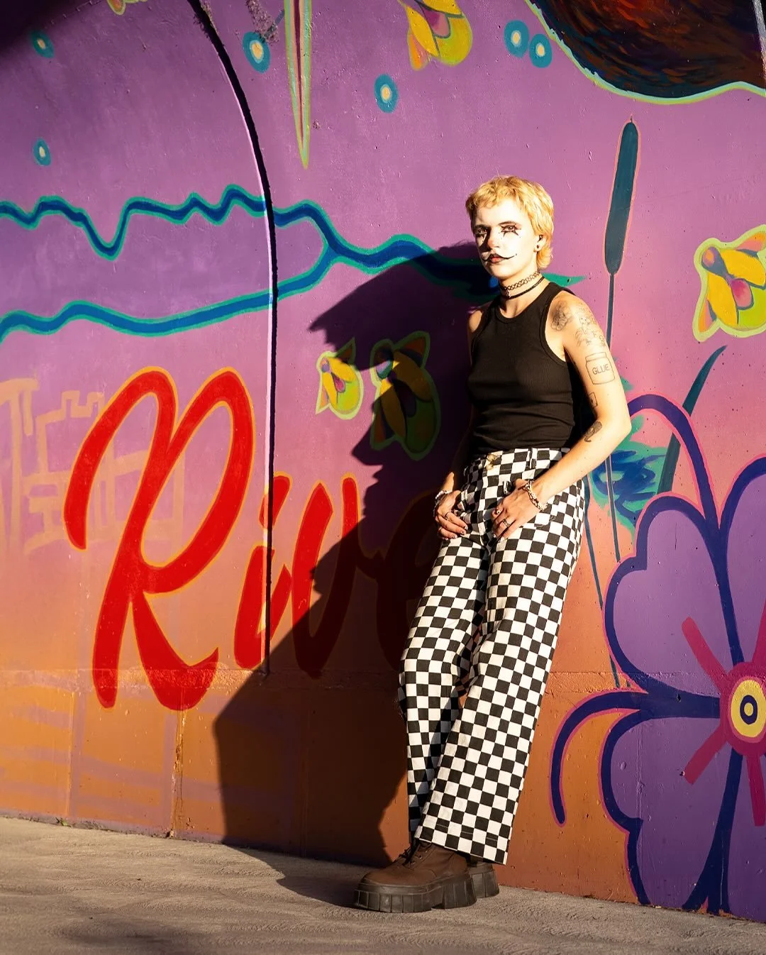 Caught some devilish stills of @beautybysobe in this Crow inspired fit + makeup. The colors were poppin like crazy, otherwise you know I&rsquo;d have posted in black and white!

#utahphotographer #thecrow #clownmakeup #clown