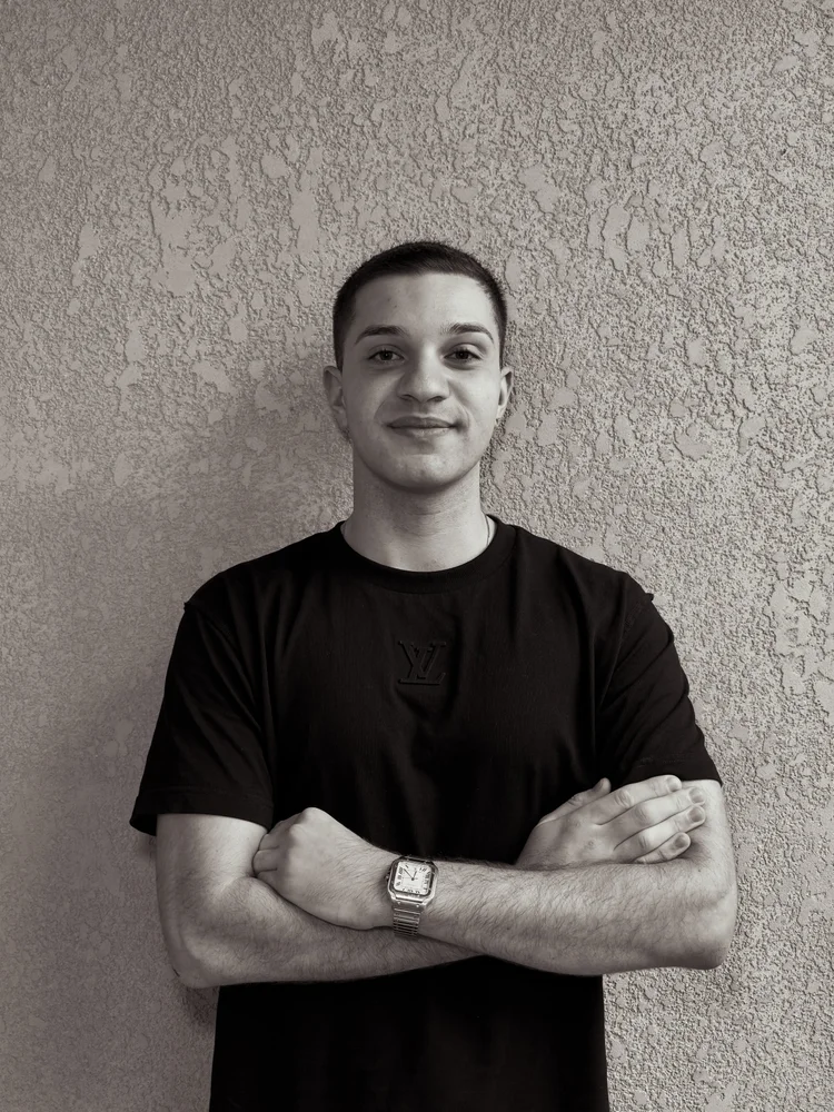 Charlie Agresta headshot