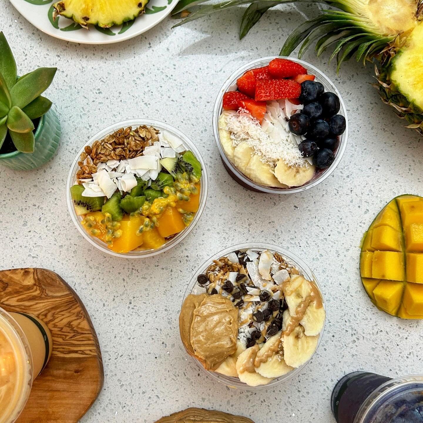 It&rsquo;s been one year since our very first event and we&rsquo;re super grateful for the journey! Swipe to see our favourite dishes 🥣🍍🥥🥭
Thank you for the love and support along the way 💛