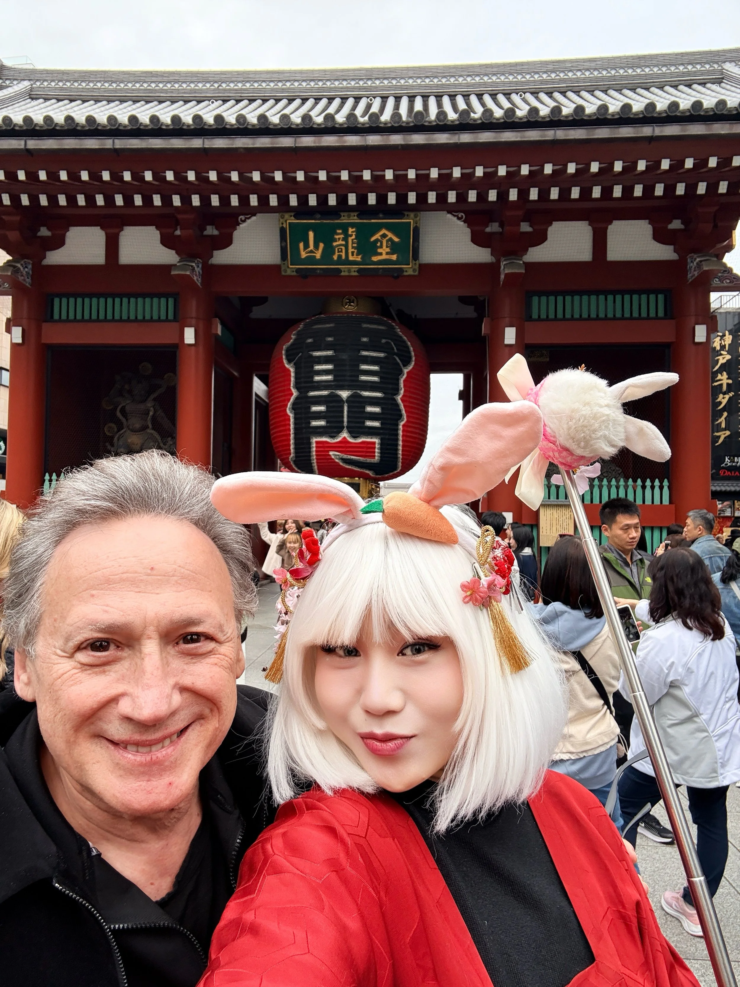 Hollywood’s Acting Coach, Bernard Hiller gets a taste of “The Reluctant Traveler” with Cyber Bunny in Asakusa 