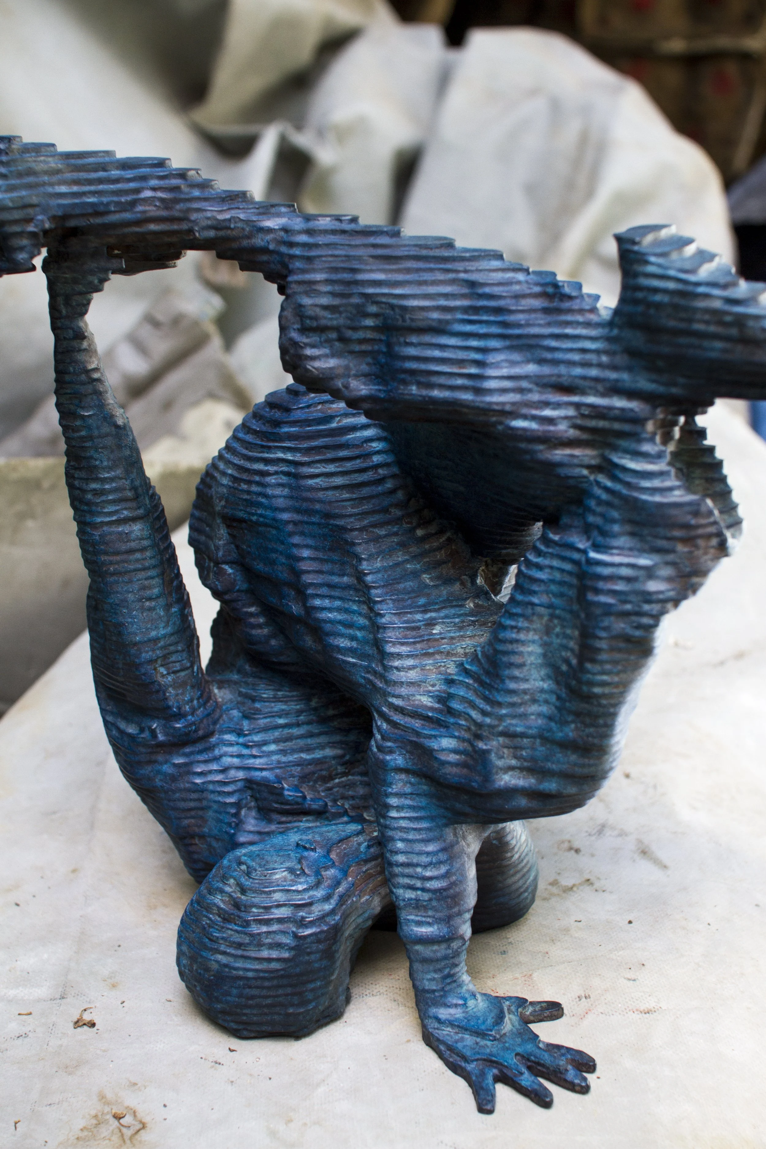 ‘Leg Lock 1’ (2022), Bronze, 33(H)x34(W)x25(D)cm. Private collection.