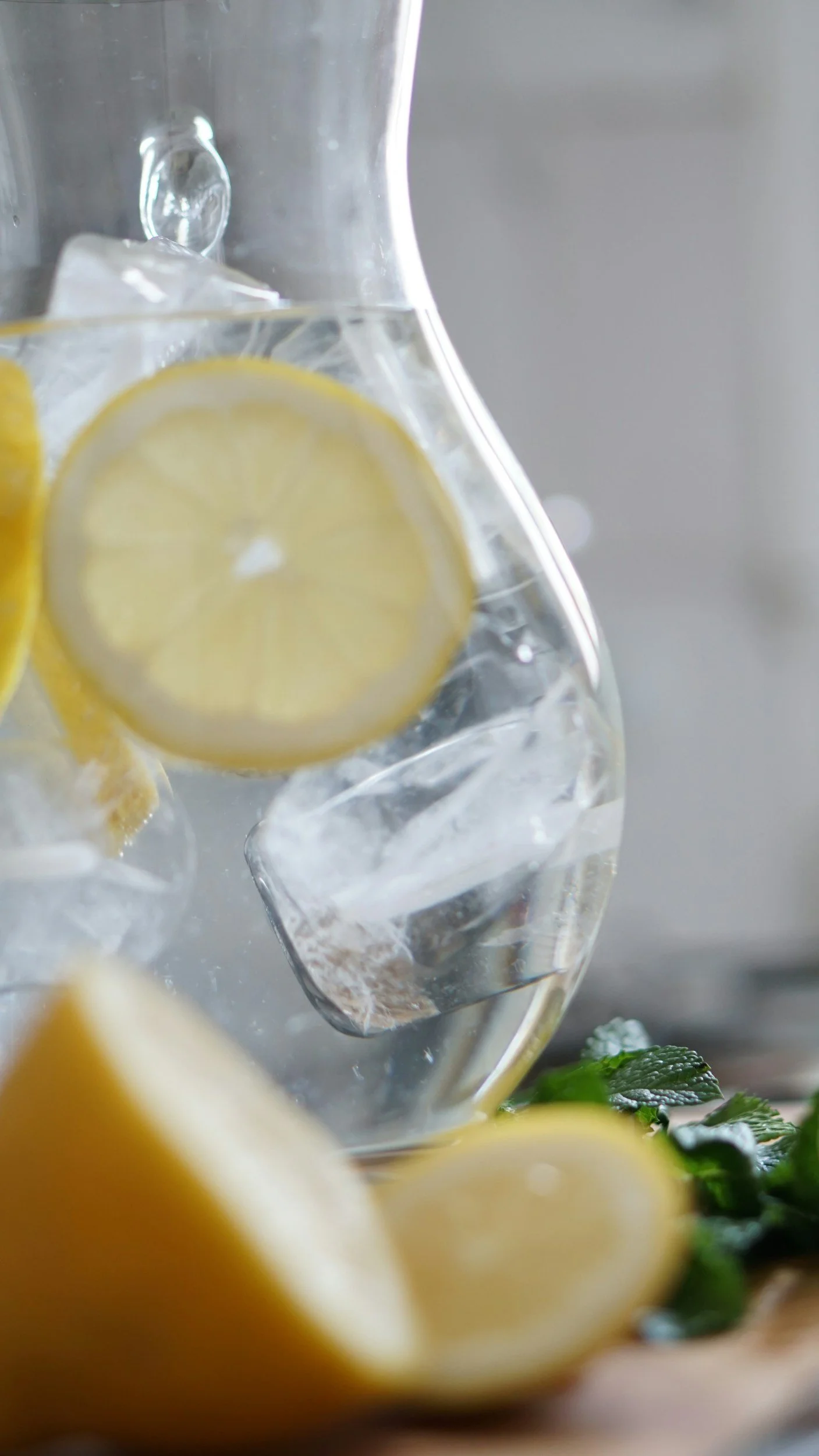 Citronvand som forfriskning under møder.
