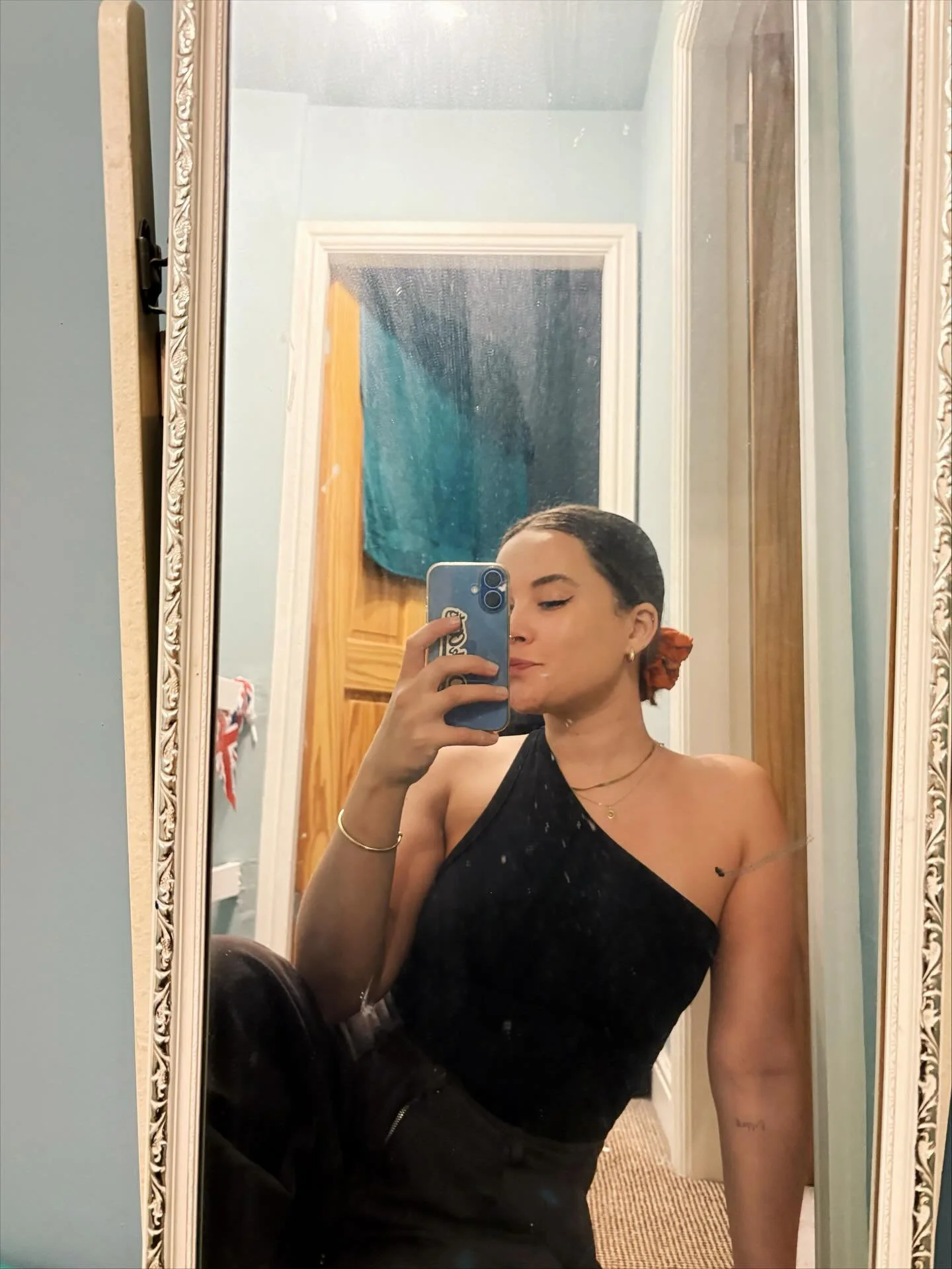 getting out, about &amp; upside down in October

ready to dive into 5 days of handstand teacher training 🤓